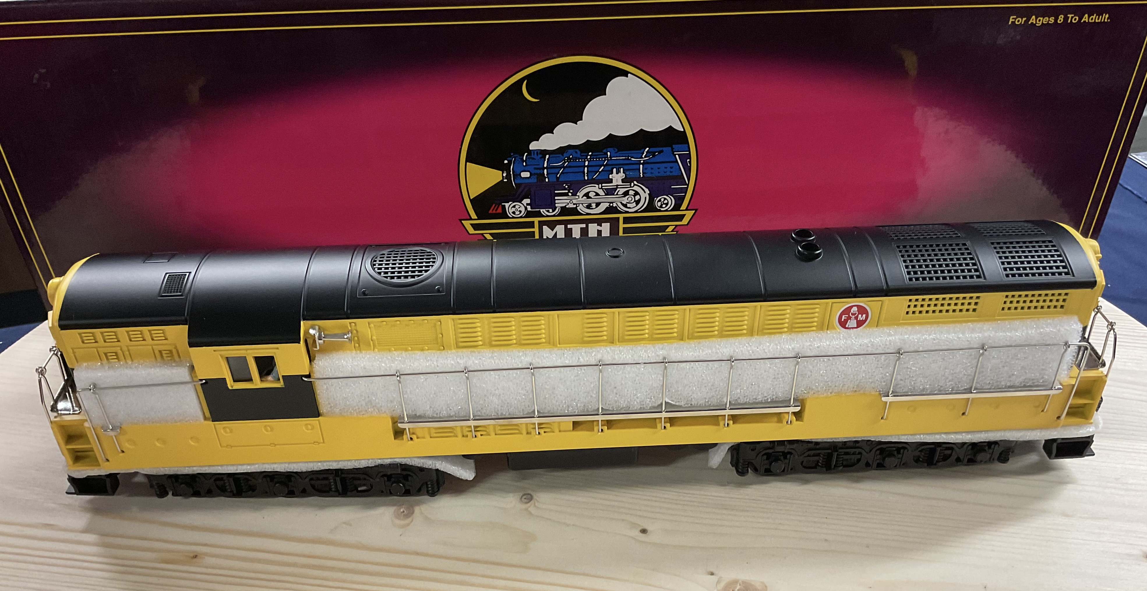 MTH 20-2232-1 O-Scale Premier Virginian (Black/Yellow) FM Trainmaster Diesel Cab #2323 with Proto-Sound 2.0 Locomotive Model Train