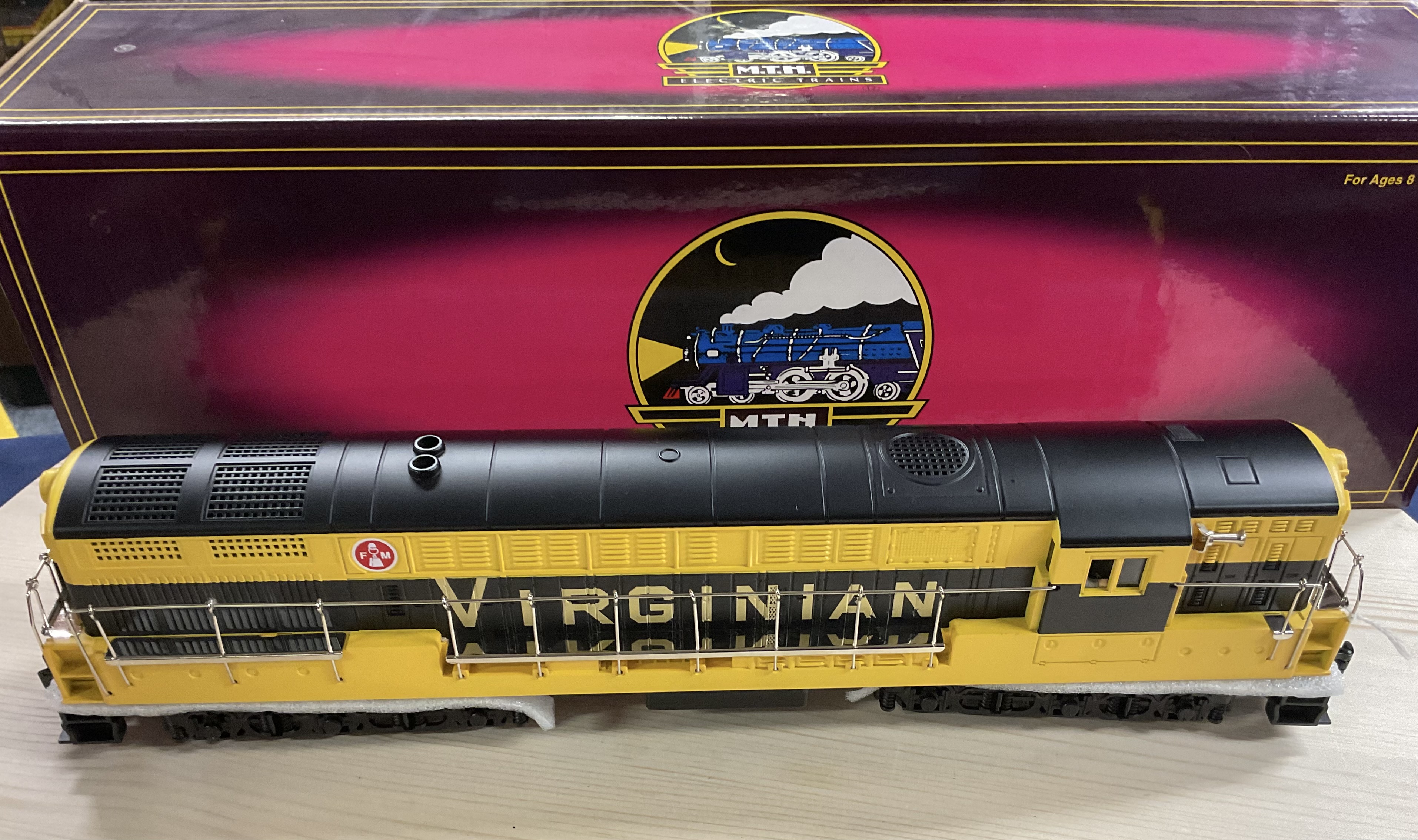 MTH 20-2232-1 O-Scale Premier Virginian (Black/Yellow) FM Trainmaster Diesel Cab #2323 with Proto-Sound 2.0 Locomotive Model Train
