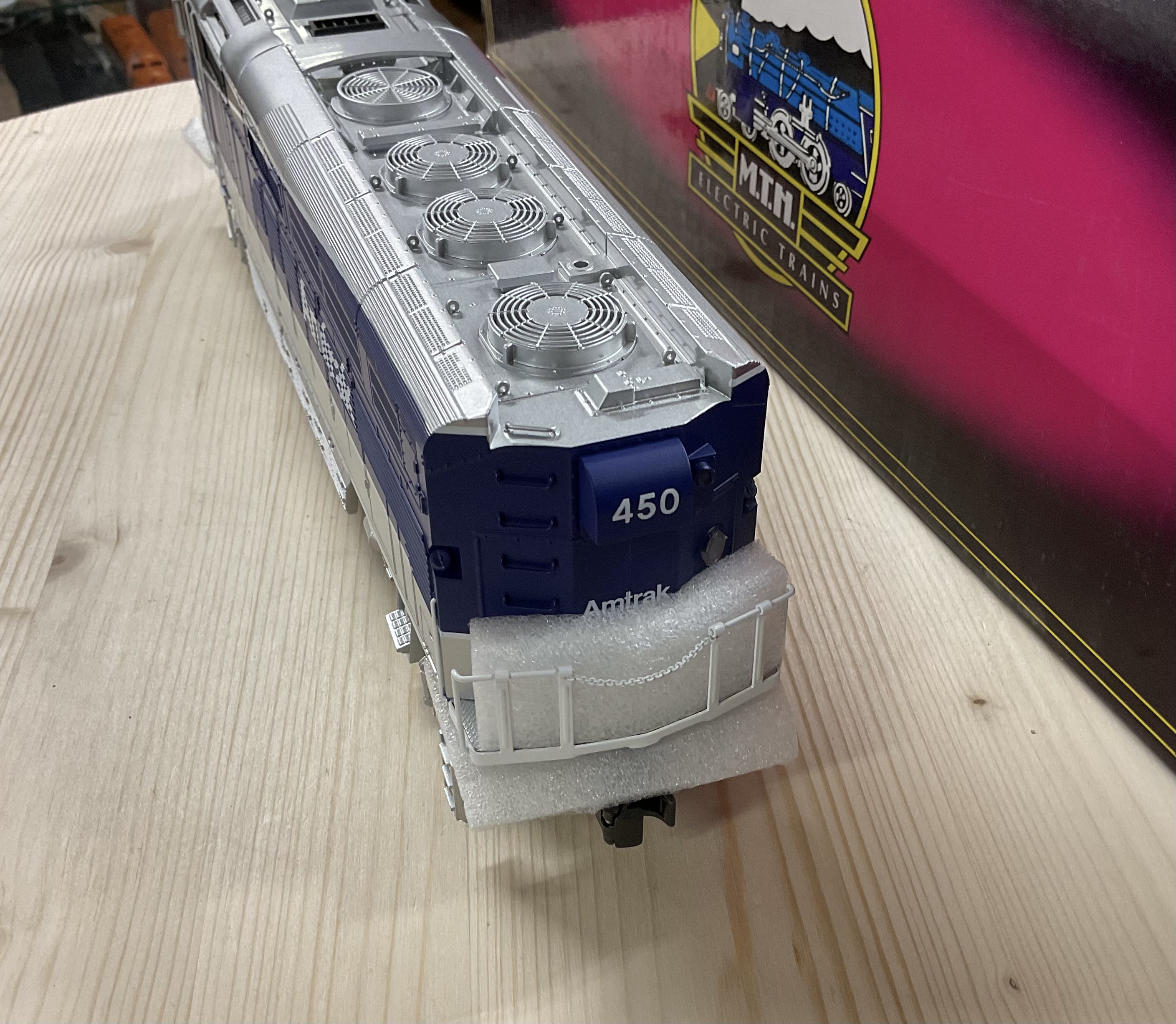 MTH 20-2213-1 Premier O-Scale Amtrak F59PH Diesel Engine Cab #450 with Proto-Sound 