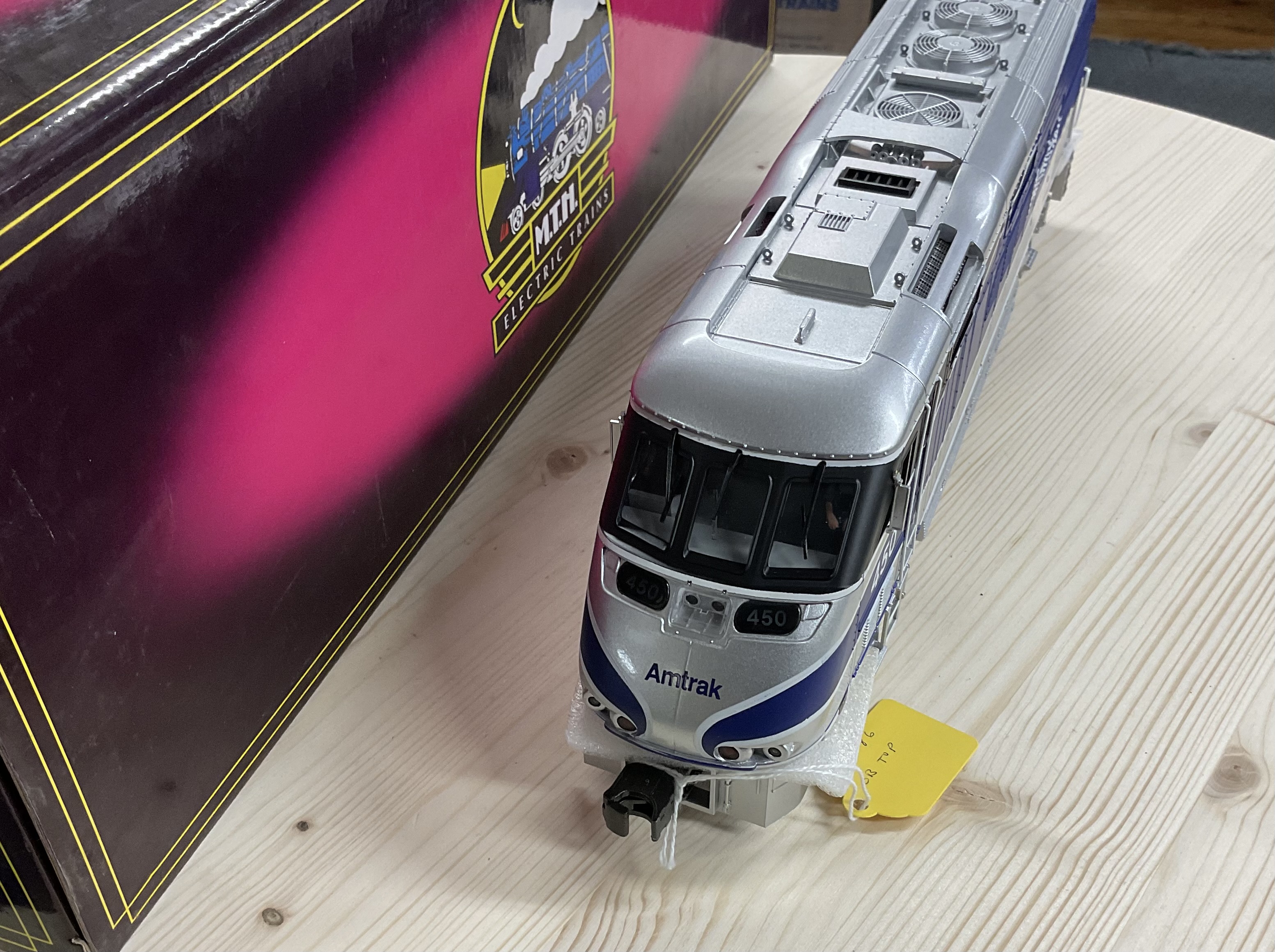 MTH 20-2213-1 Premier O-Scale Amtrak F59PH Diesel Engine Cab #450 with Proto-Sound 