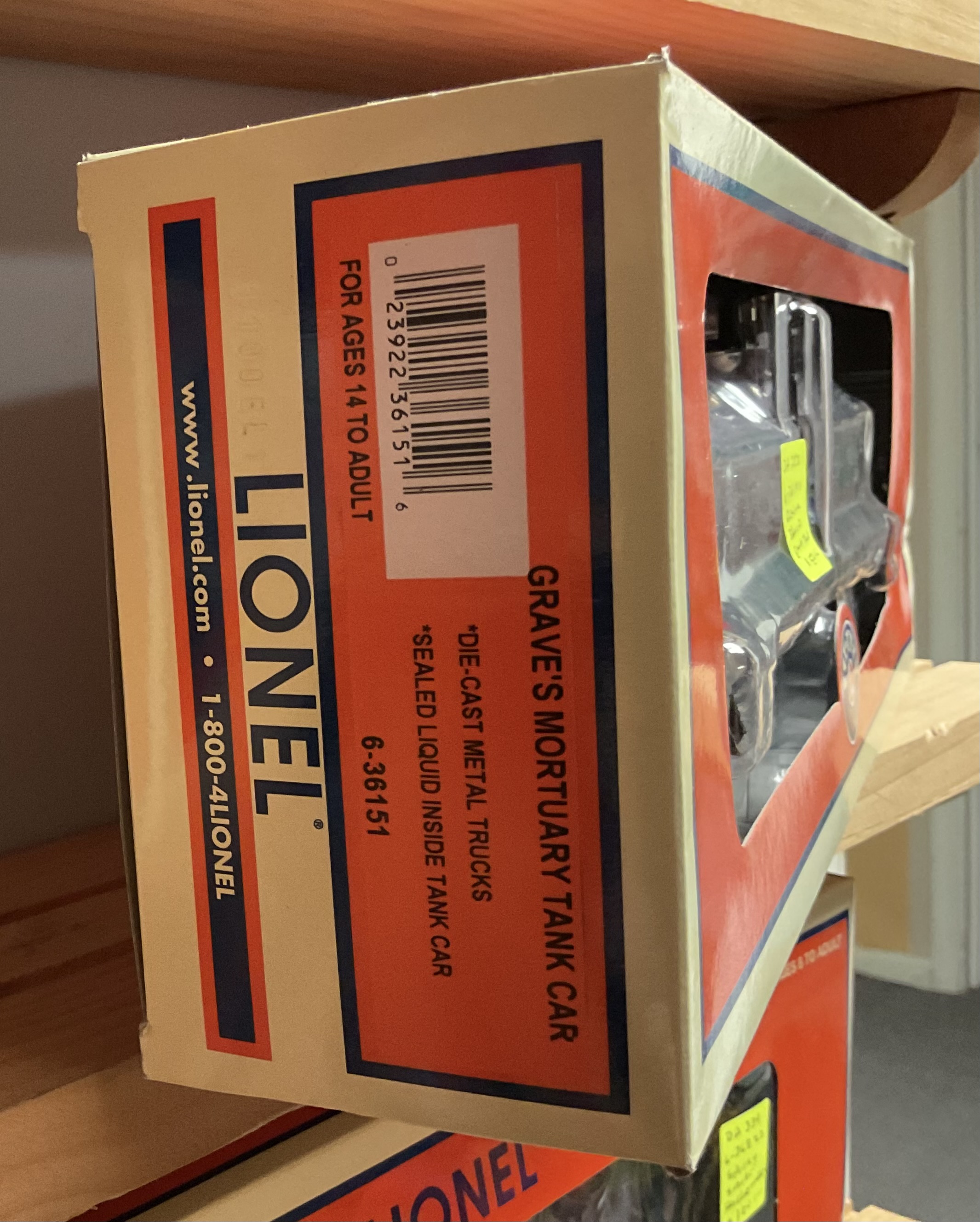 Lionel 6-36151 O-Scale Grave’s Mortuary Tank Car