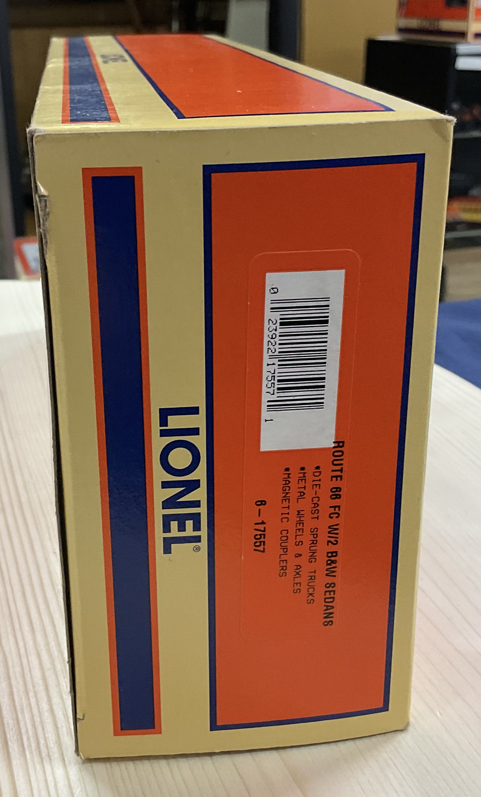 NOS (new old stock) Lionel 6-17557 O-Scale Route 66 Flat Car with 2 Black Sedans