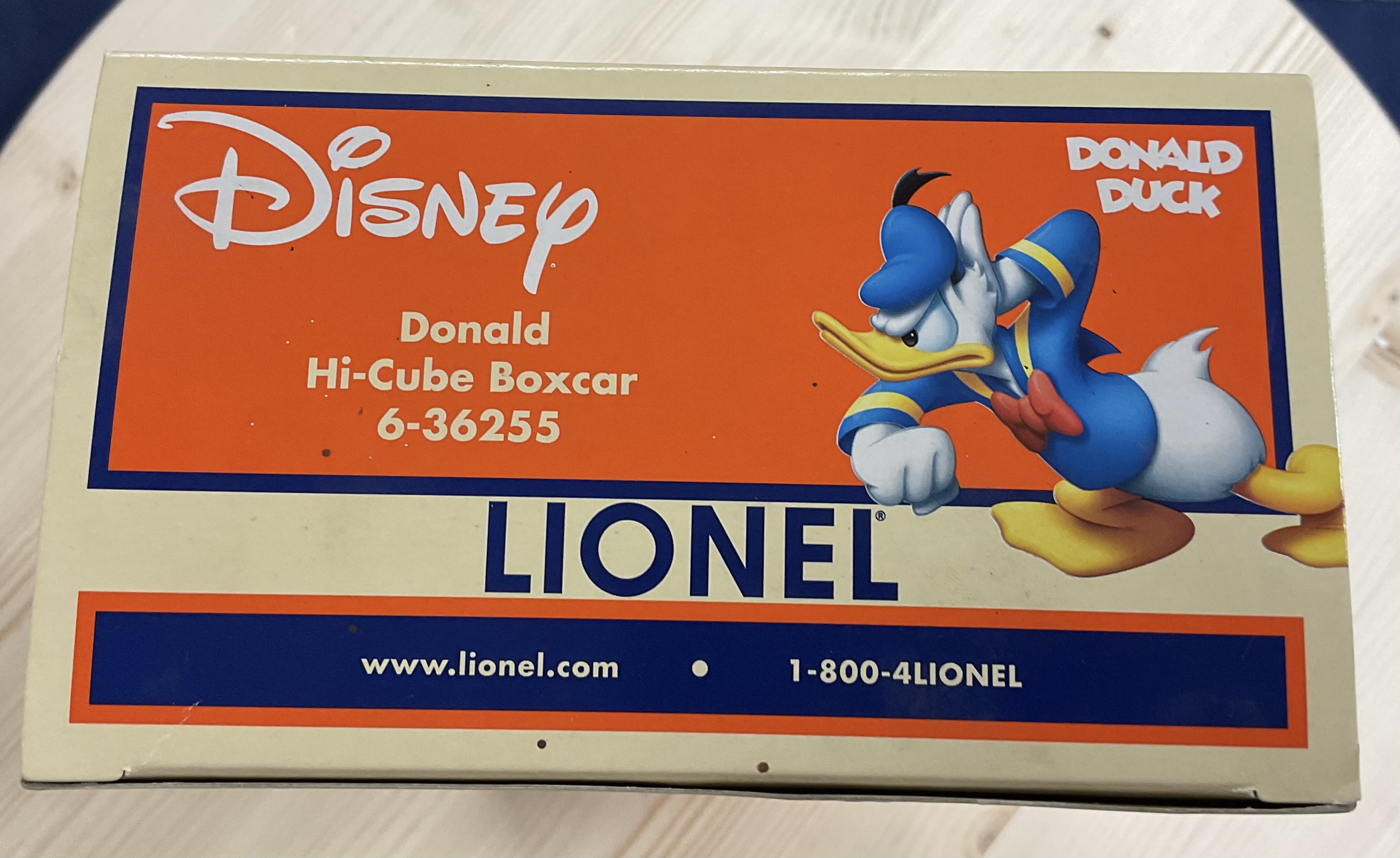 NOS (New Old Stock) Lionel 6-36255 O-Scale Donald Duck Boxcar in Original Box
