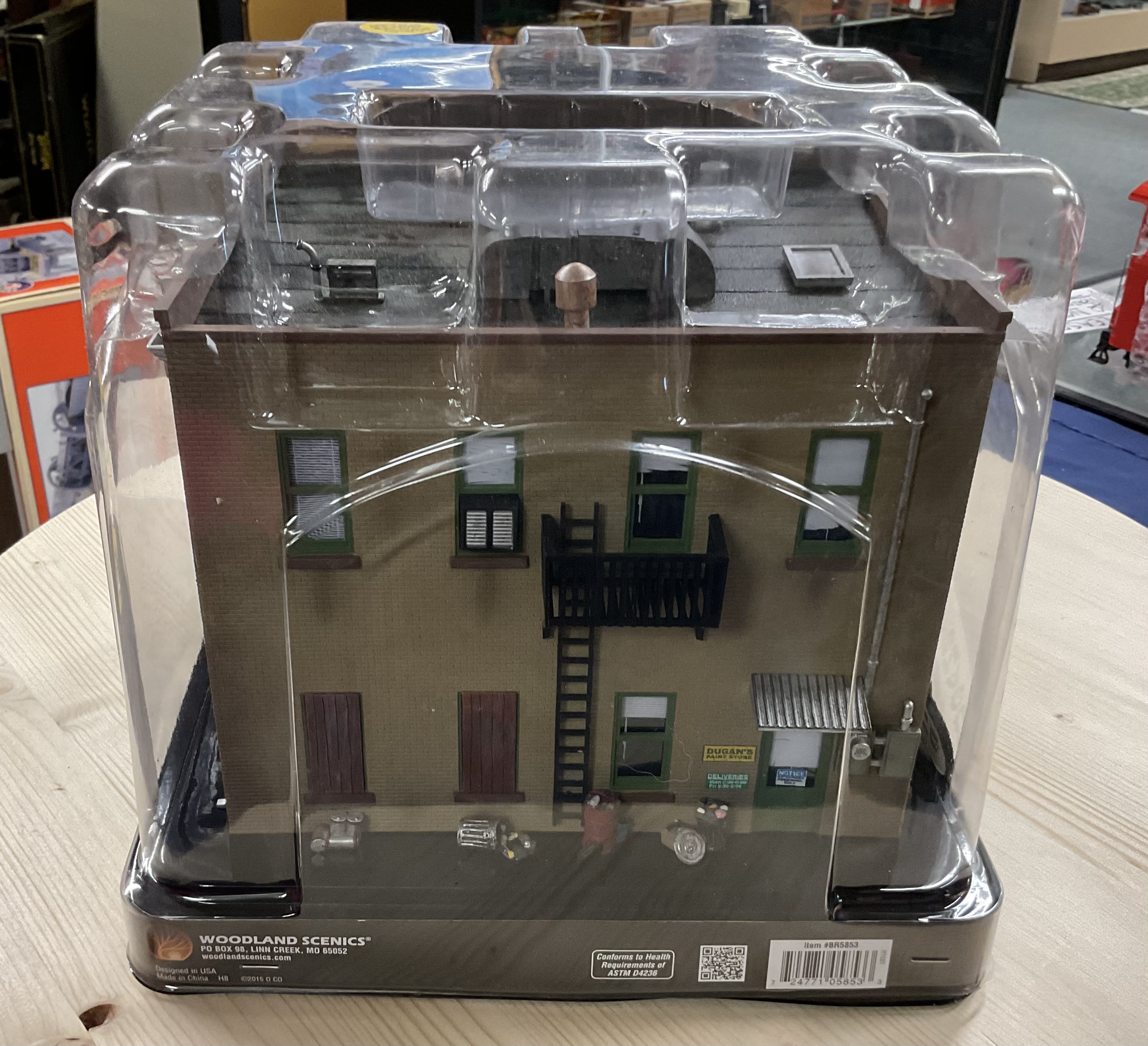 NOS (New Old Stock) WOODLAND SCENICS BR5853 O-Scale Dugan’s Paint Store in Original Box and Shipping Box