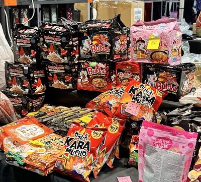 Nouilles instantanées coréennes et snacks épicés
