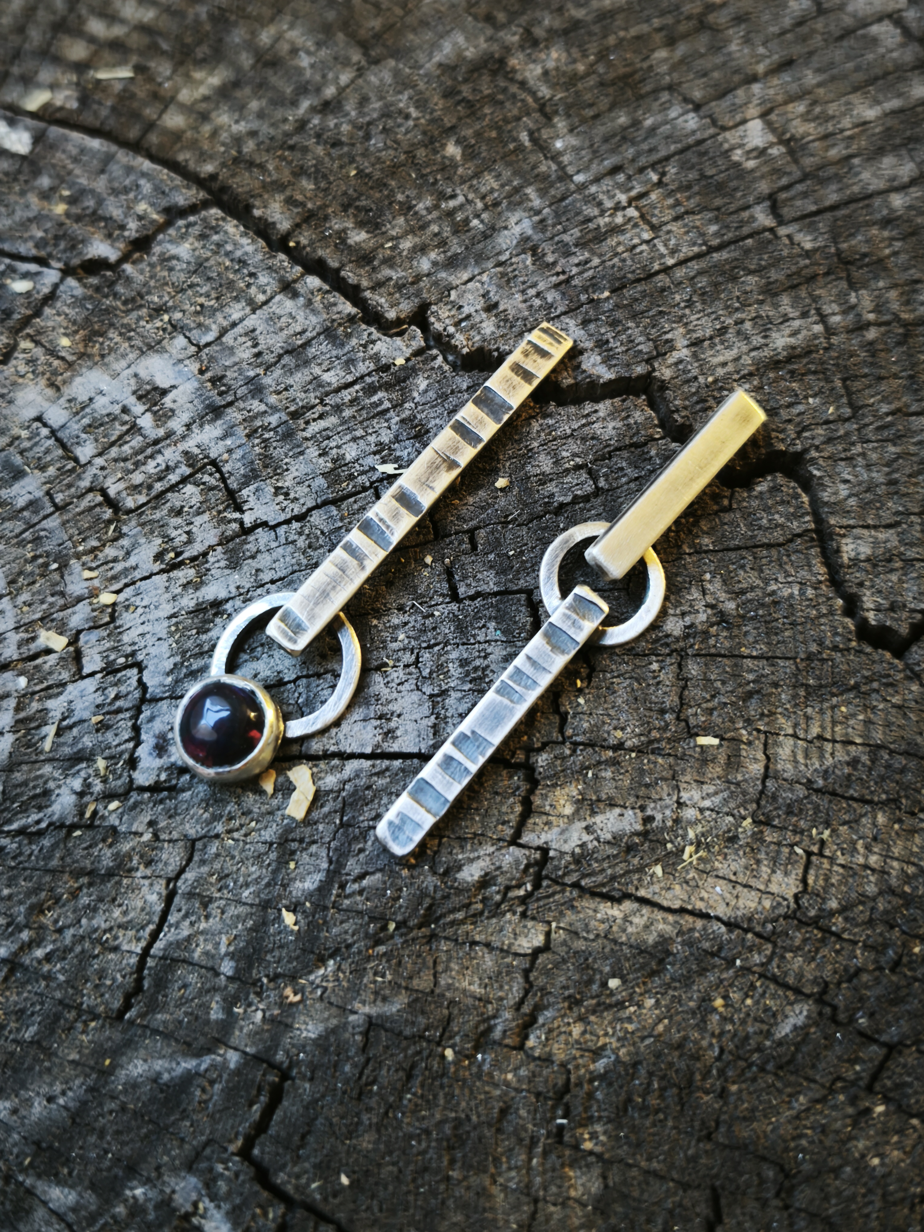 Pendientes asimétricos en plata y ópalo negro