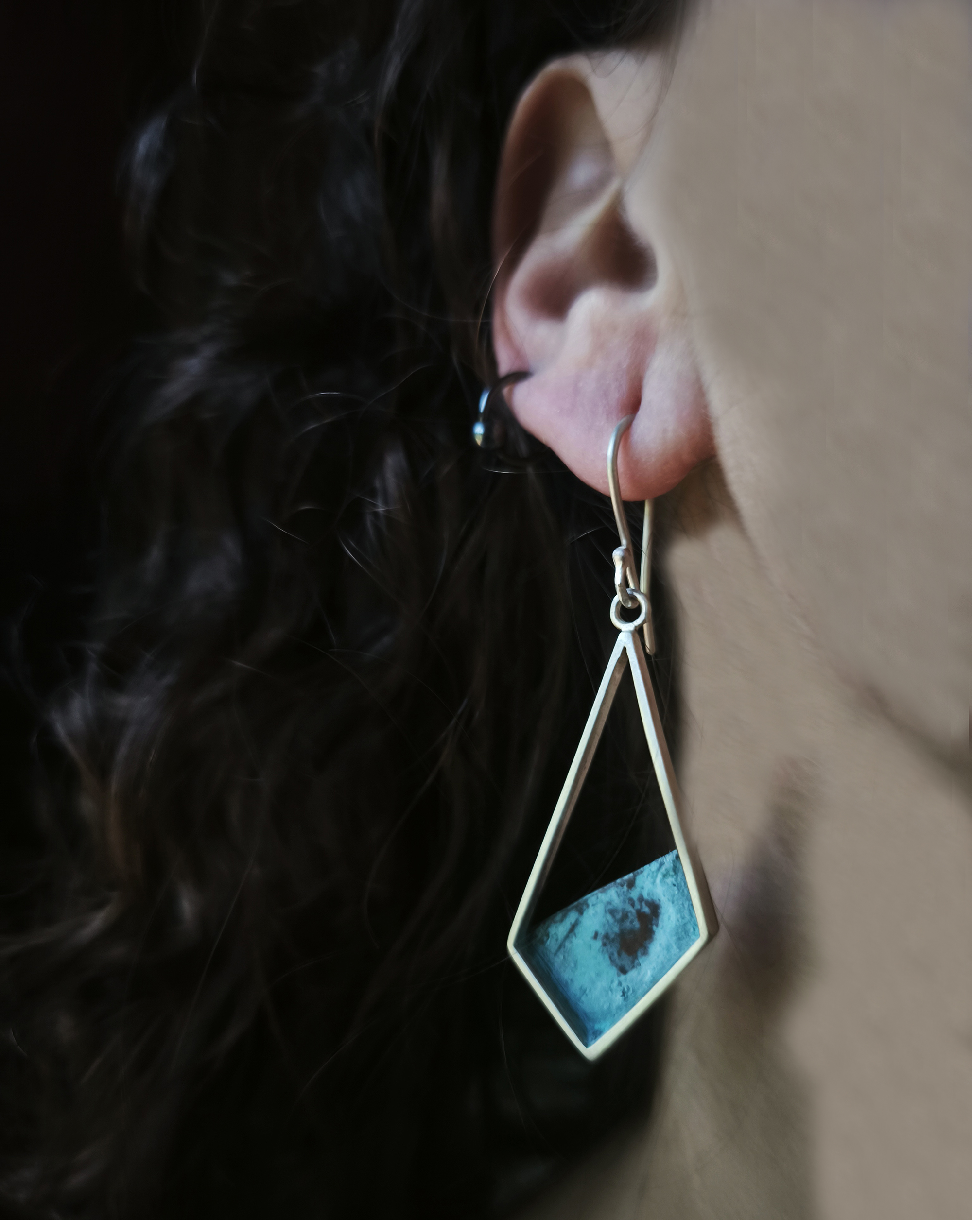 Pendientes geométricos con plata y cobre patinado