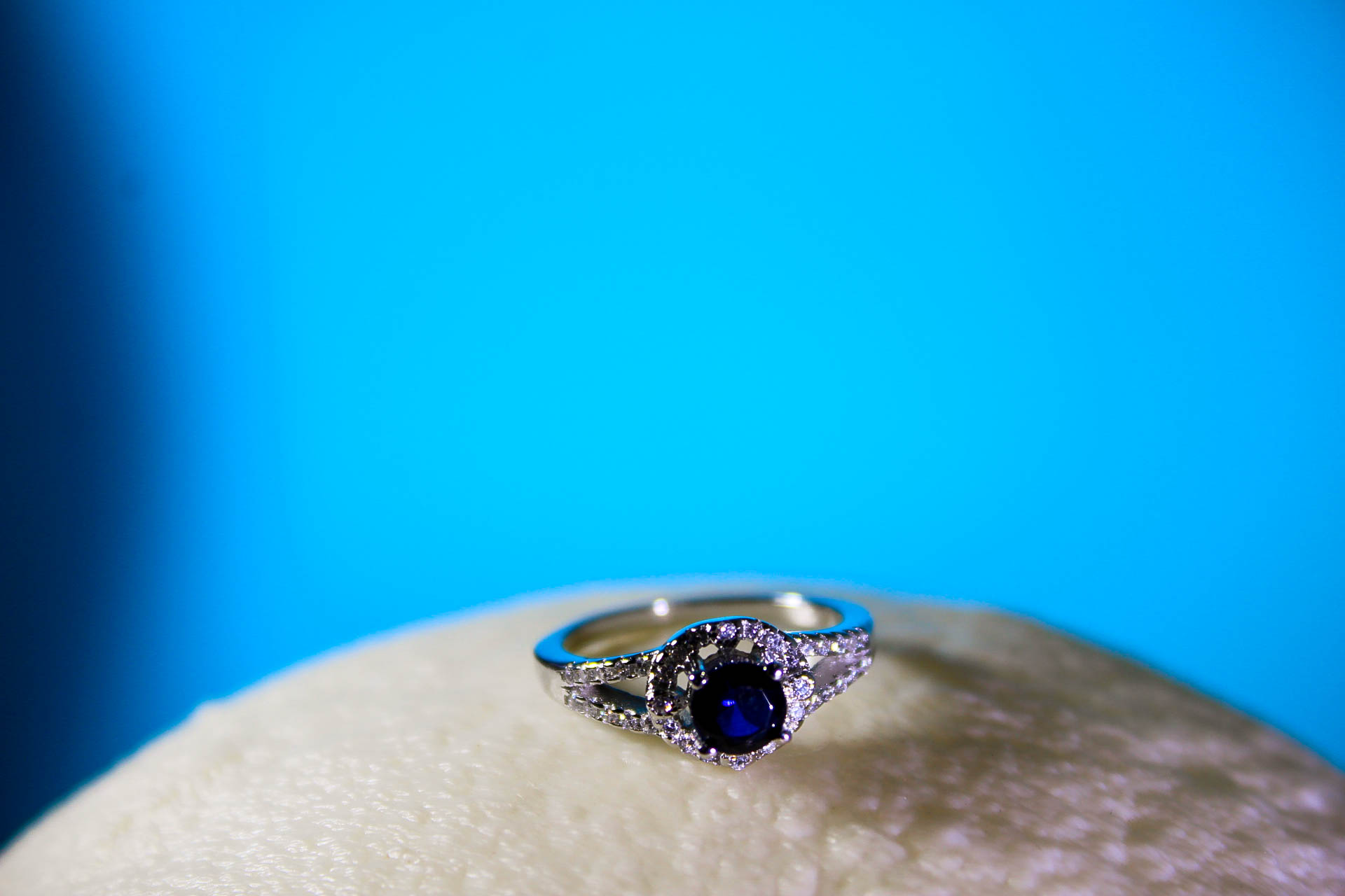 Elegant Sapphire Round Ring