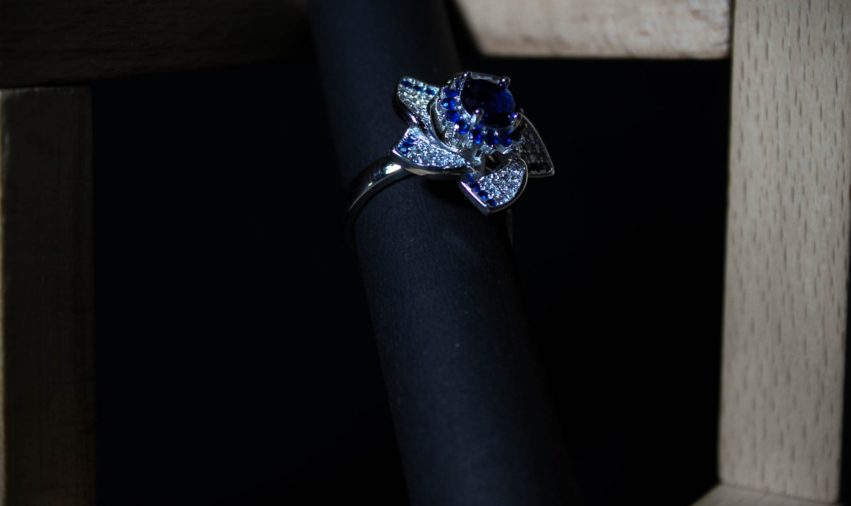 Rotating Elegant Sapphire Ring