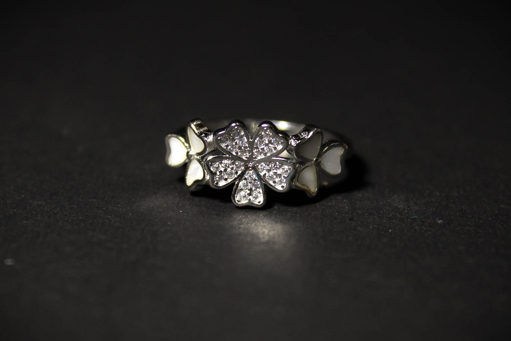 Elegant Floral Ring
