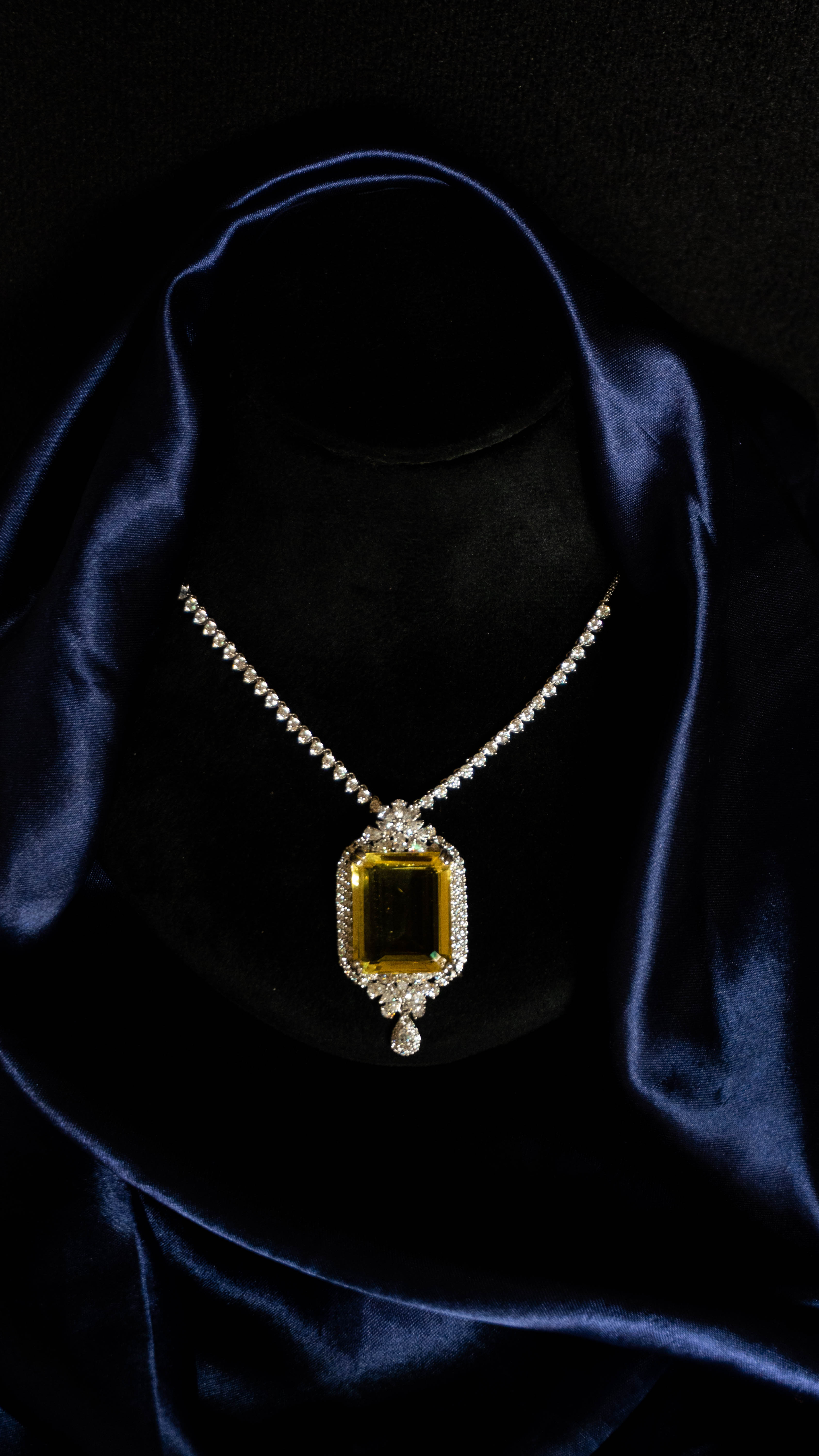 KIRA – Yellow Stone