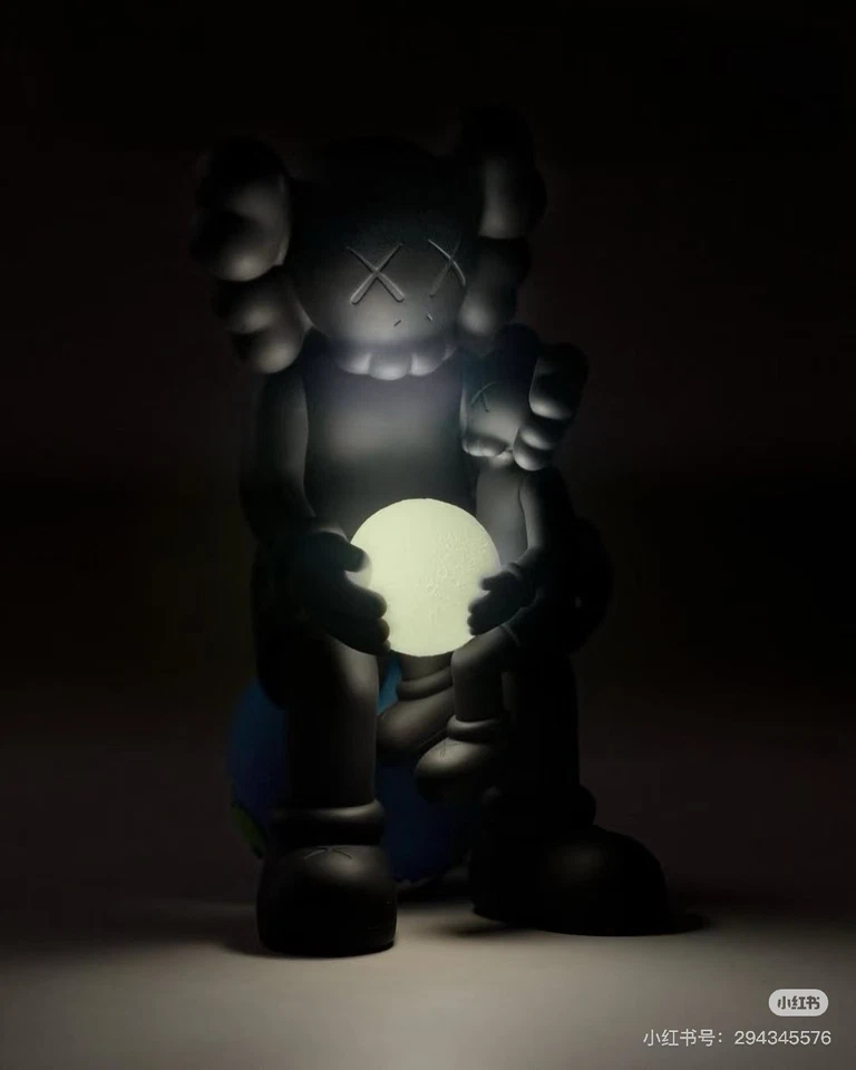  KAWS HOLIDAY THAILAND BLACK