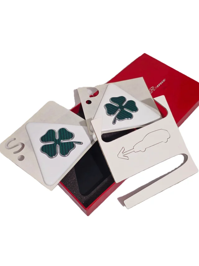 LOGHI BADGE EMBLEMA QUADRIFOGLIO VERDE