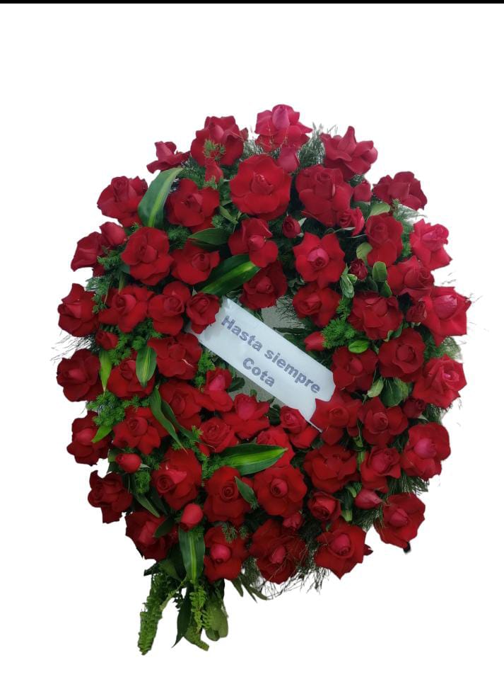 Corona de rosas con helechos