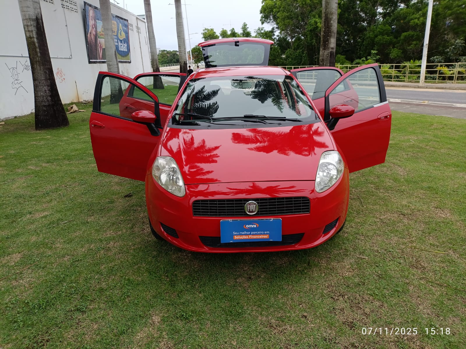 FIAT PUNTO ATTRACTIVE 1.4 - VERMELHO