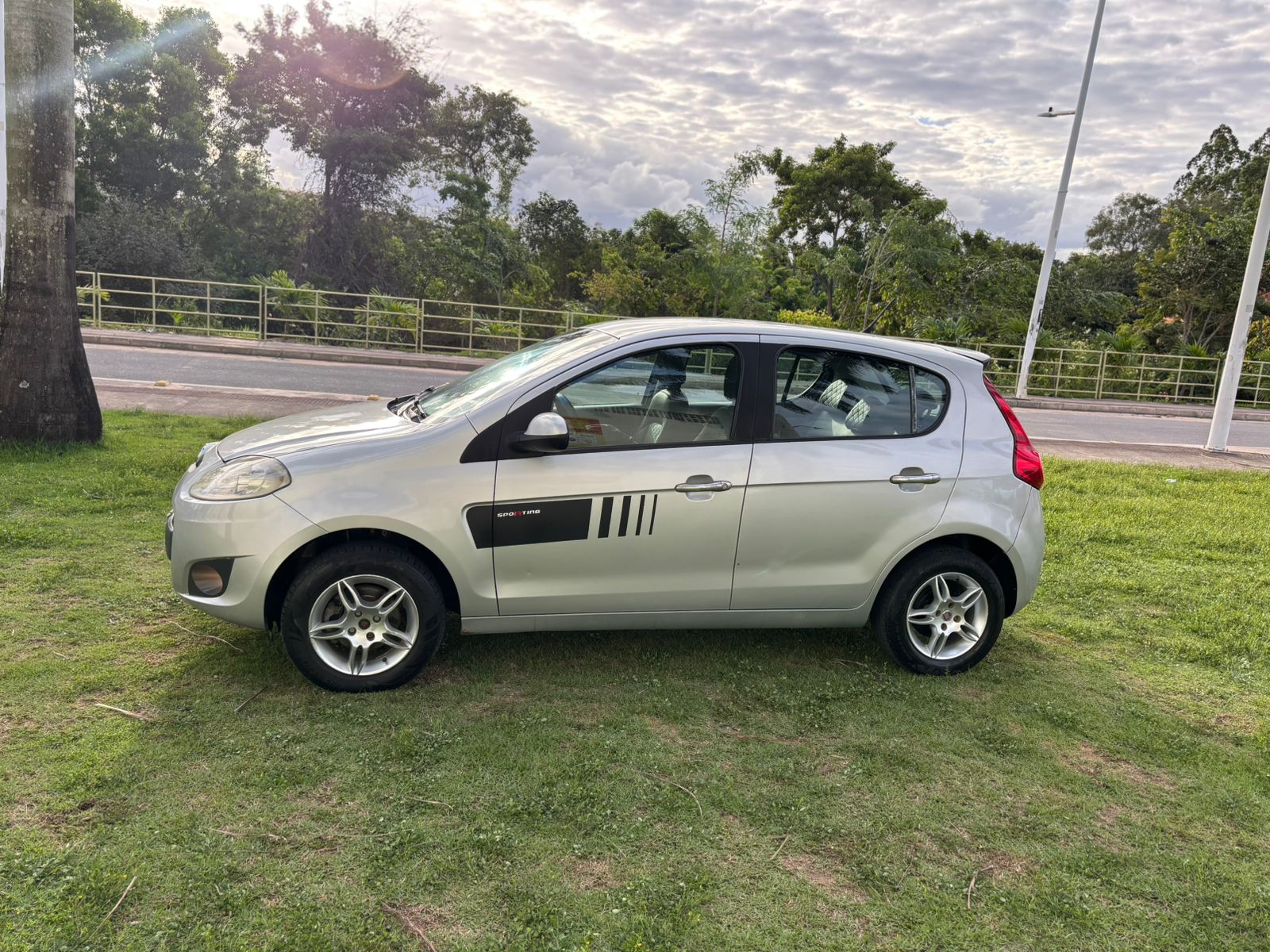 FIAT PALIO ATTRACTIVE 1.0 - PRATA