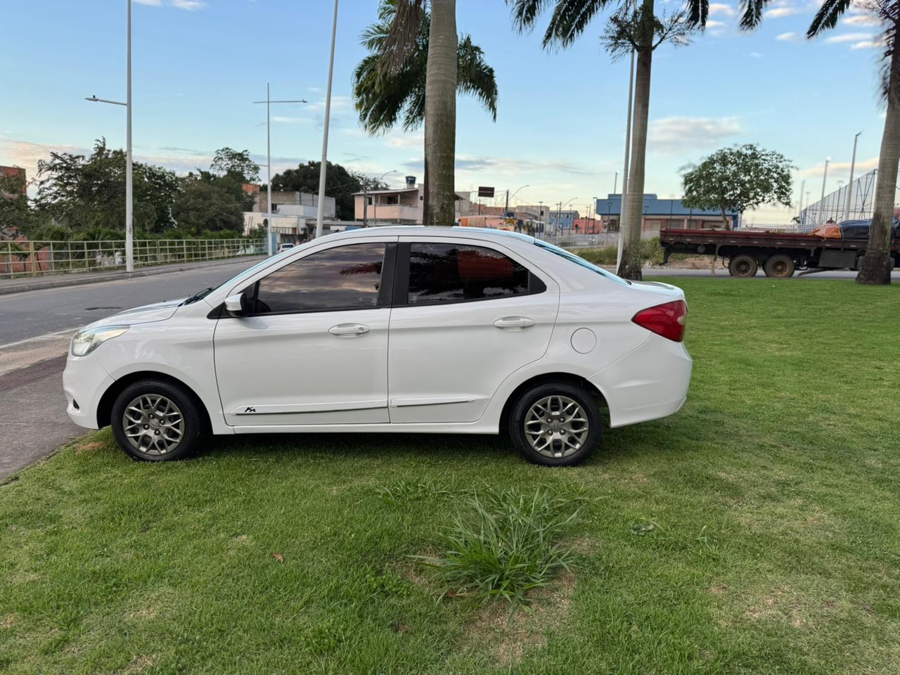 K-SEDAN 1.5 2015/2016 - BRANCO