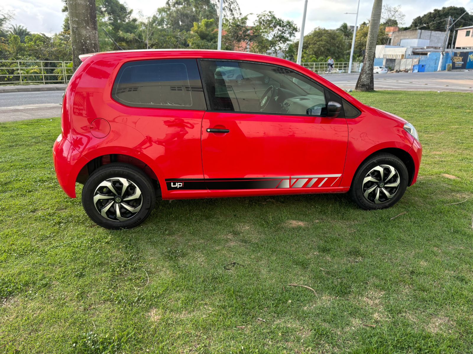 UP 2015 1.0 VERMELHO - 2 PORTAS