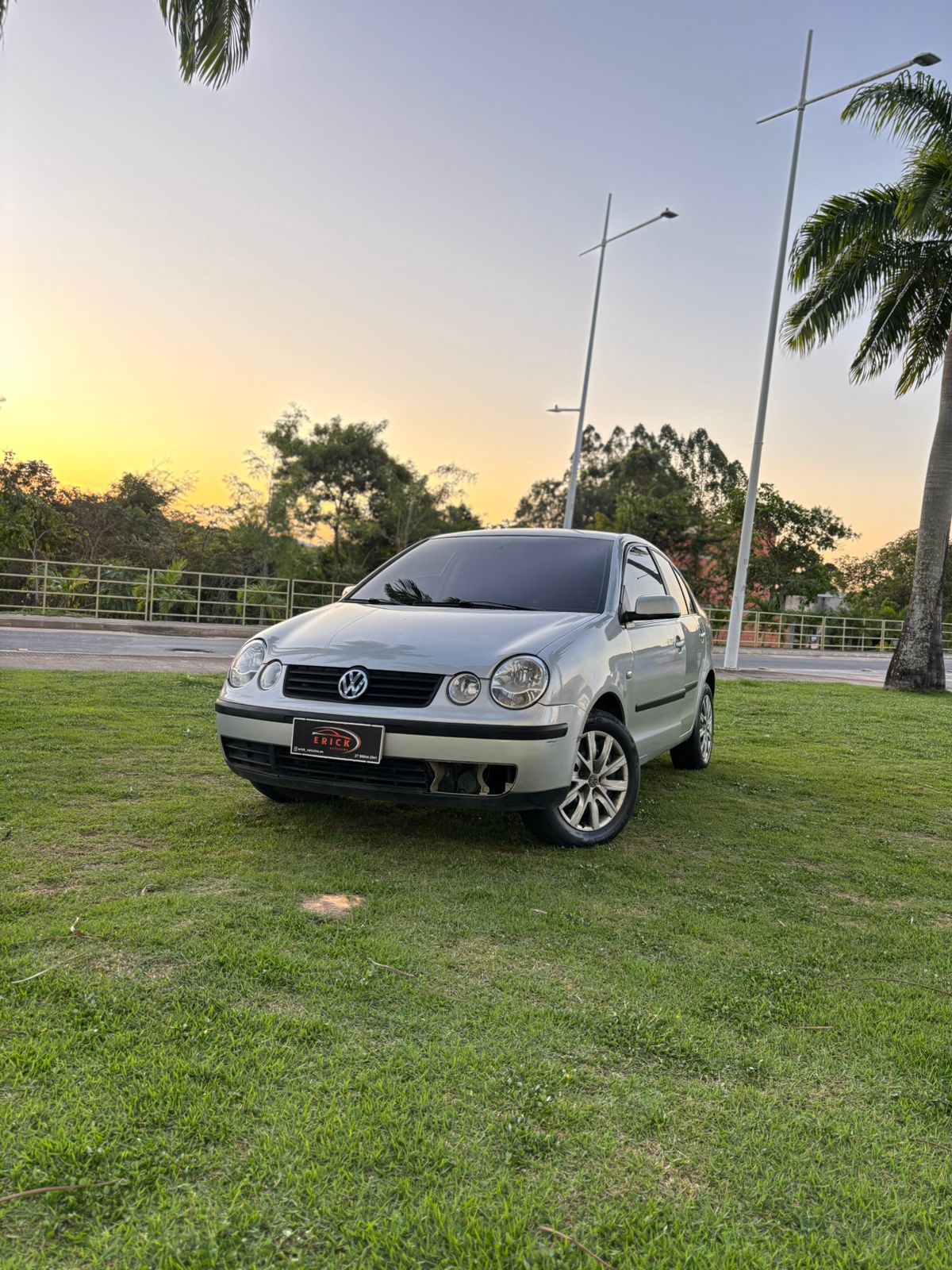 VOLKSWAGEN POLO 1.6 2005/2006 - PRATA