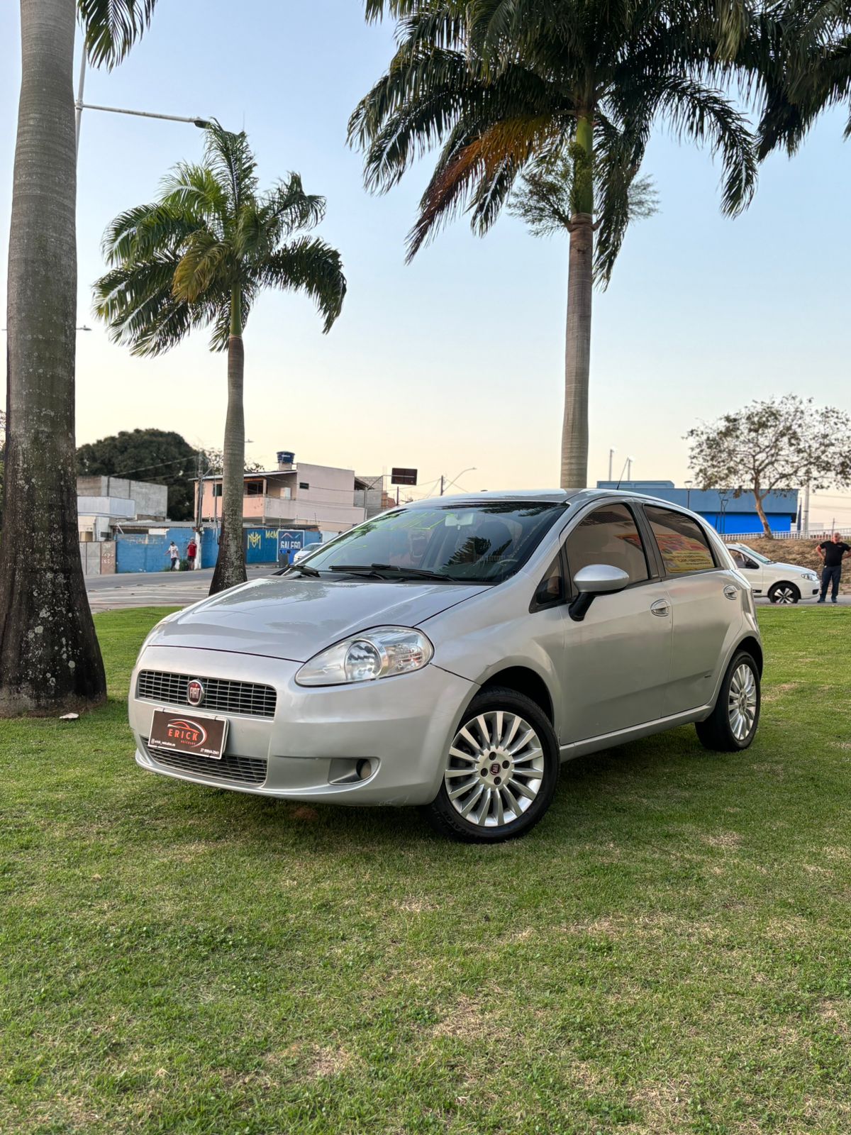 FIAT PUNTO LX 1.4 2010 - PRATA