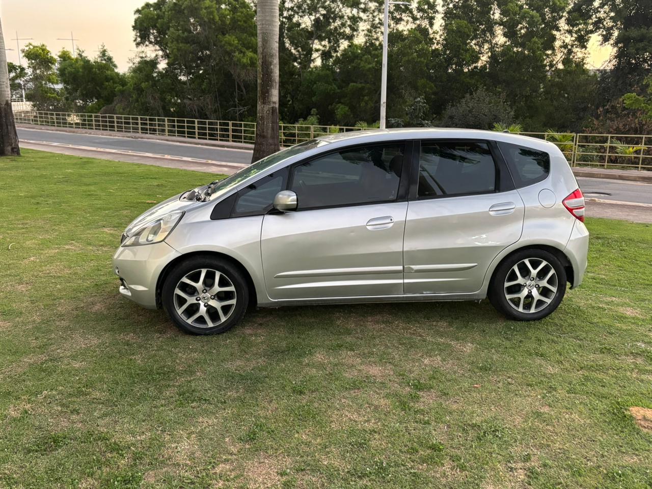 HONDA FIT LX 1.4 AUTPMÁTICO 2011 - PRATA