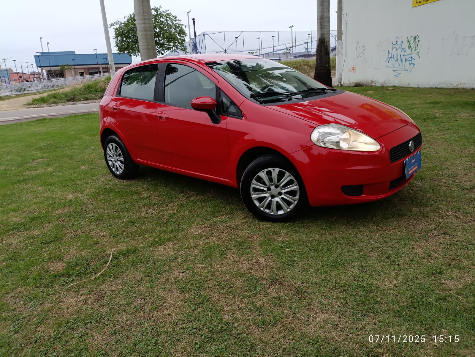 FIAT PUNTO ATTRACTIVE 1.4 - VERMELHO