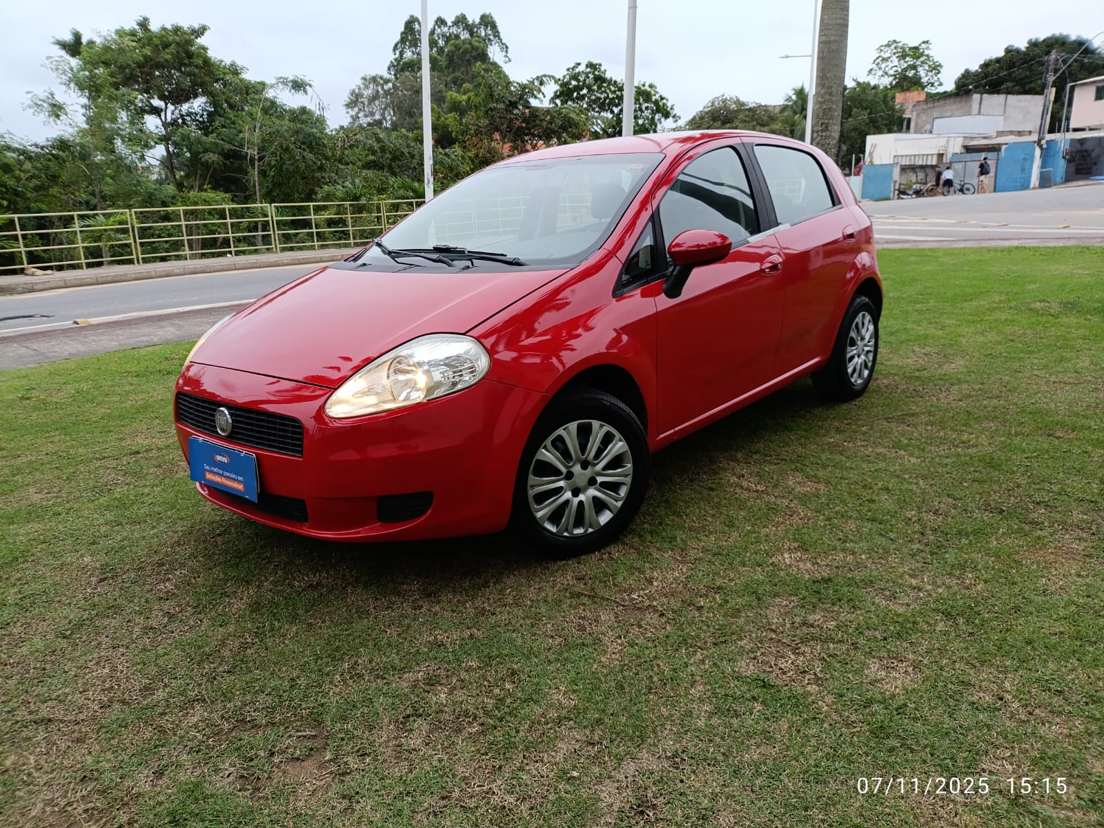 FIAT PUNTO ATTRACTIVE 1.4 - VERMELHO