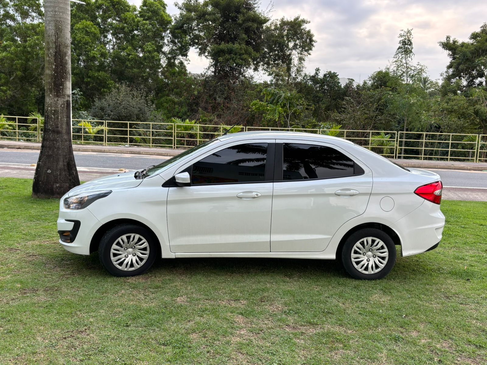 FORD KA SEDAN 1.5 - BRANCO 2019/2020