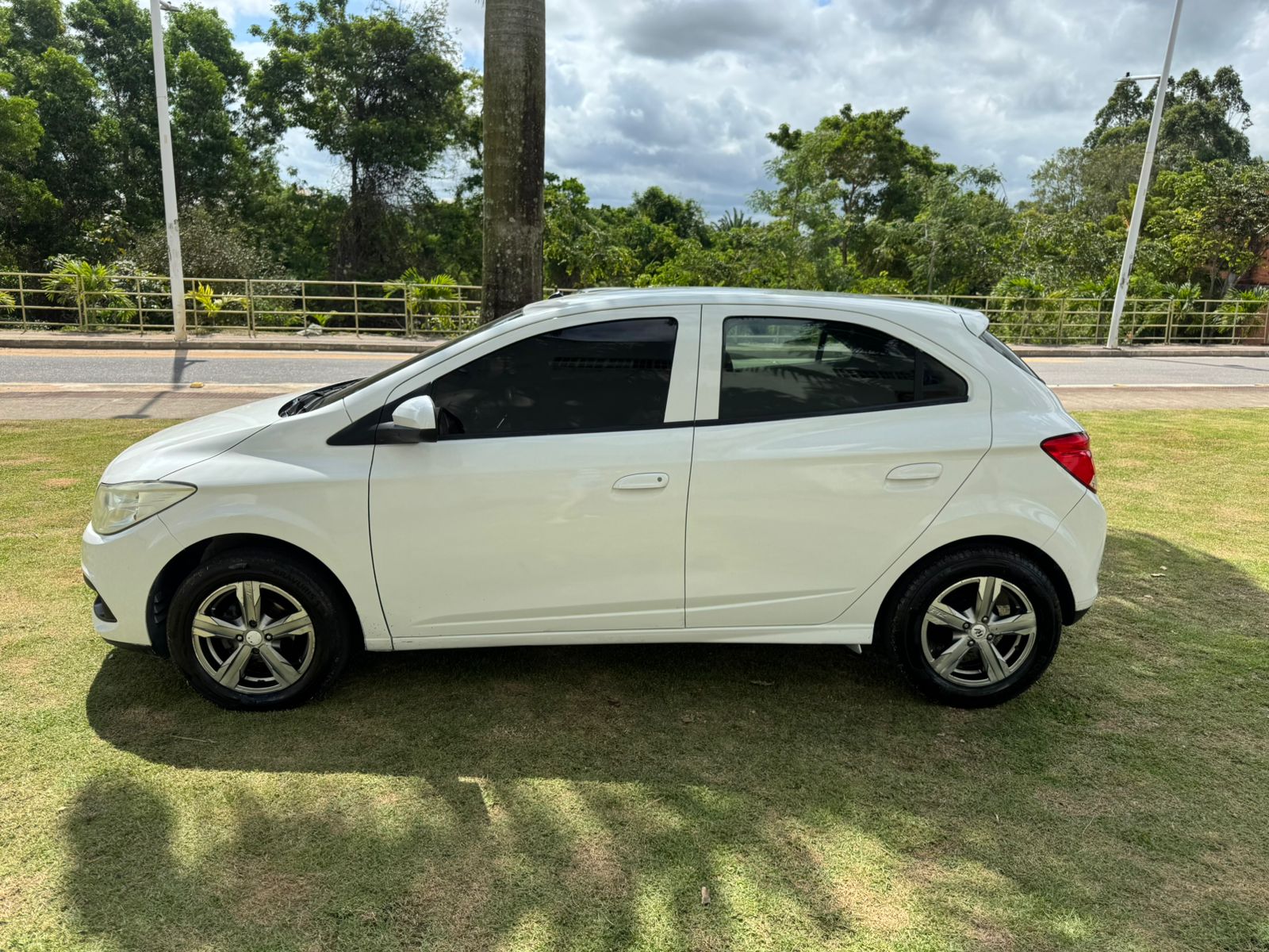 CHEVROLET ONIX LT - BRANCO