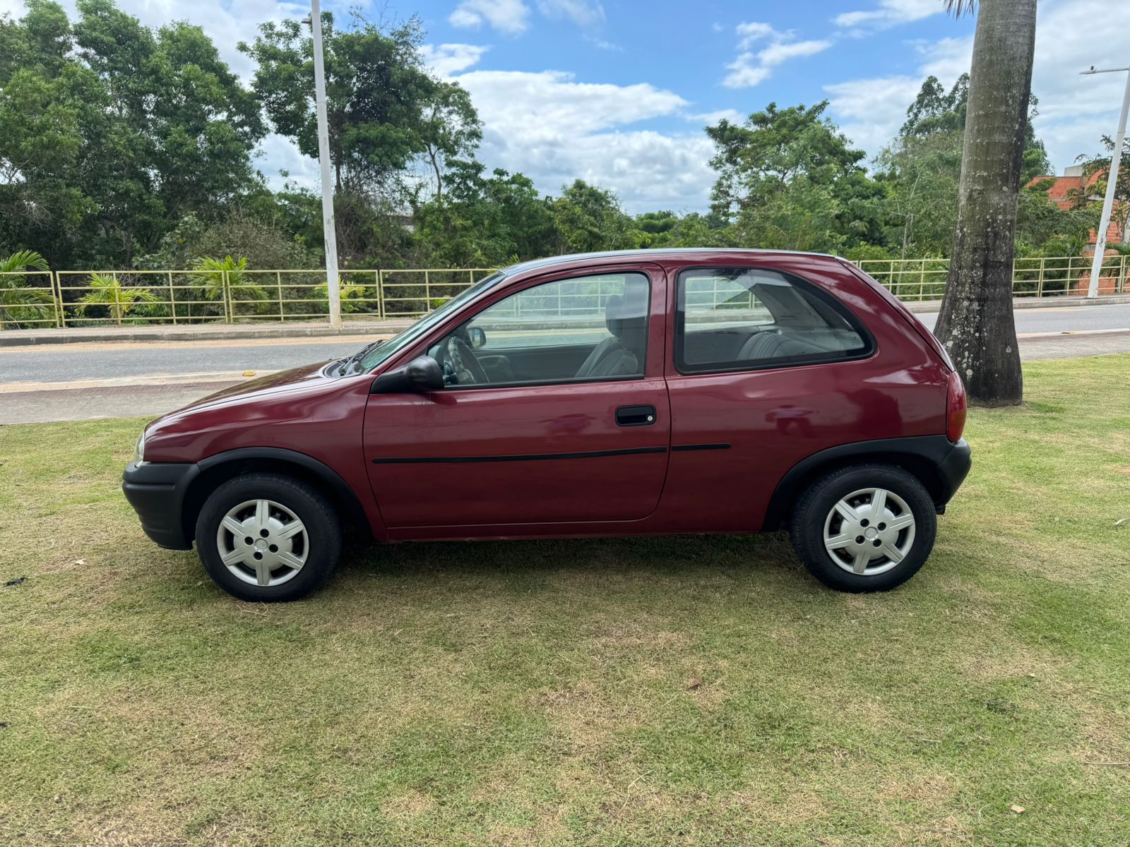 GM CORSA SUPER (2 PORTAS) - VERMELHO
