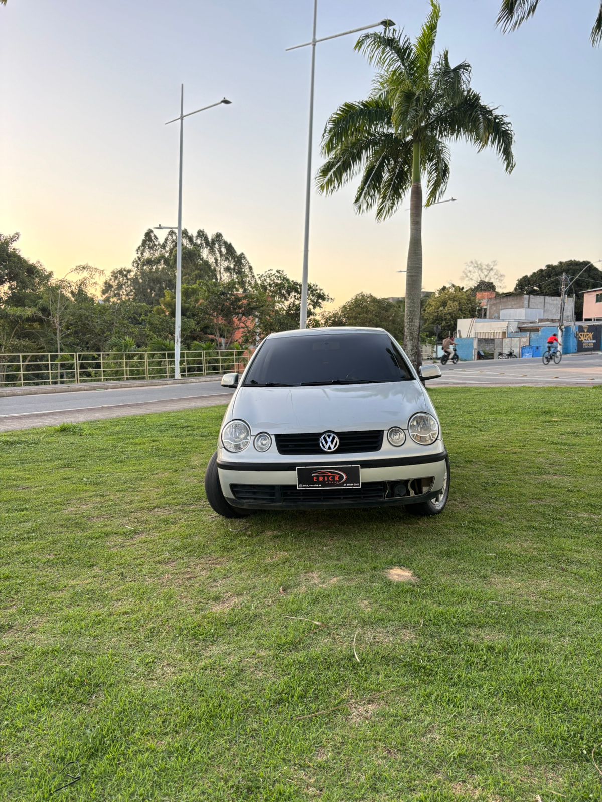 VOLKSWAGEN POLO 1.6 2005/2006 - PRATA