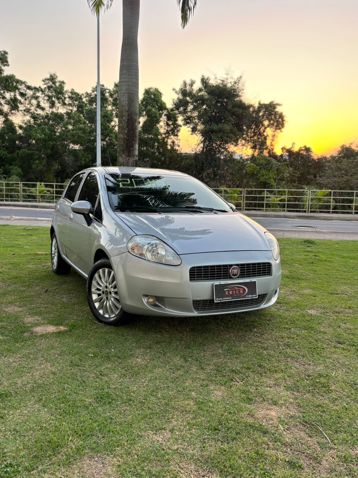 FIAT PUNTO LX 1.4 2010 - PRATA