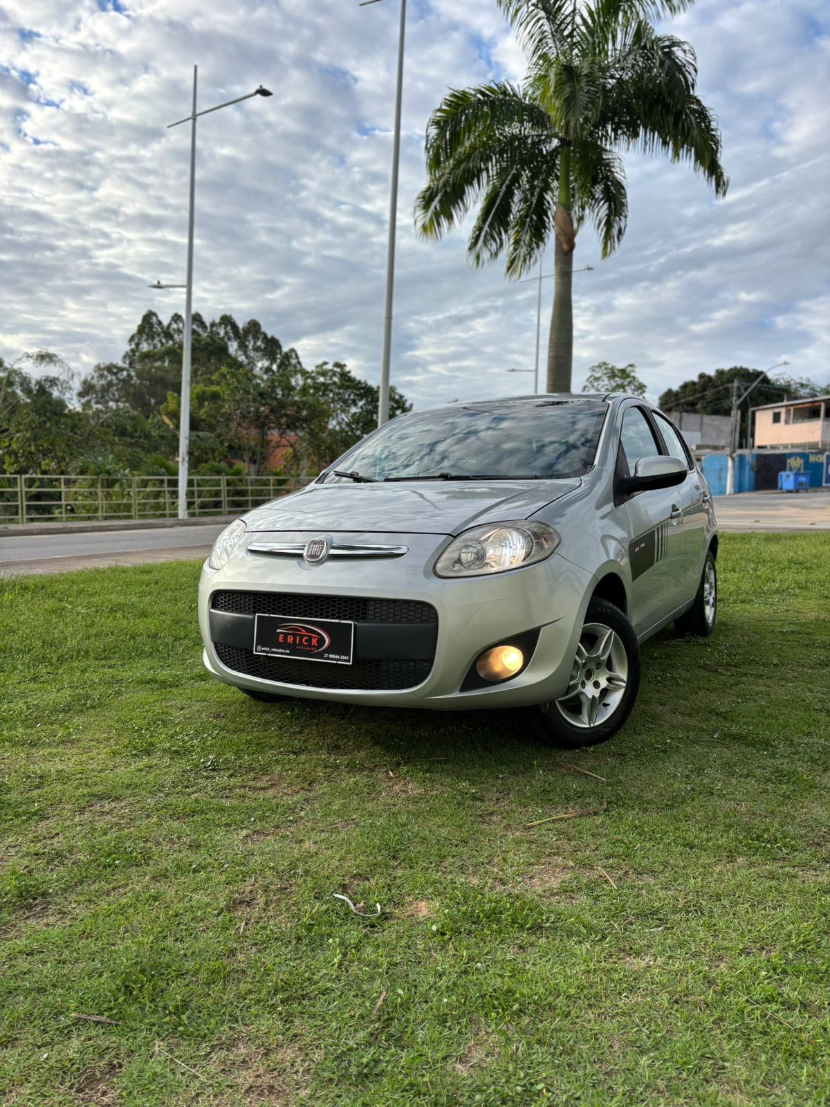 FIAT PALIO ATTRACTIVE 1.0 - PRATA