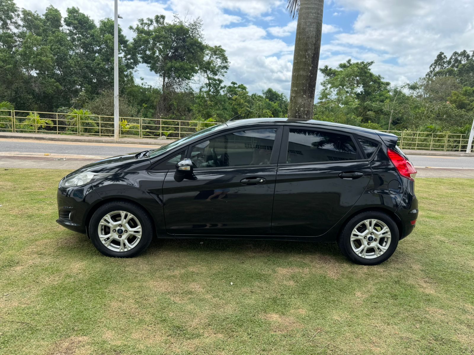 FORD NEW FIESTA - PRETO