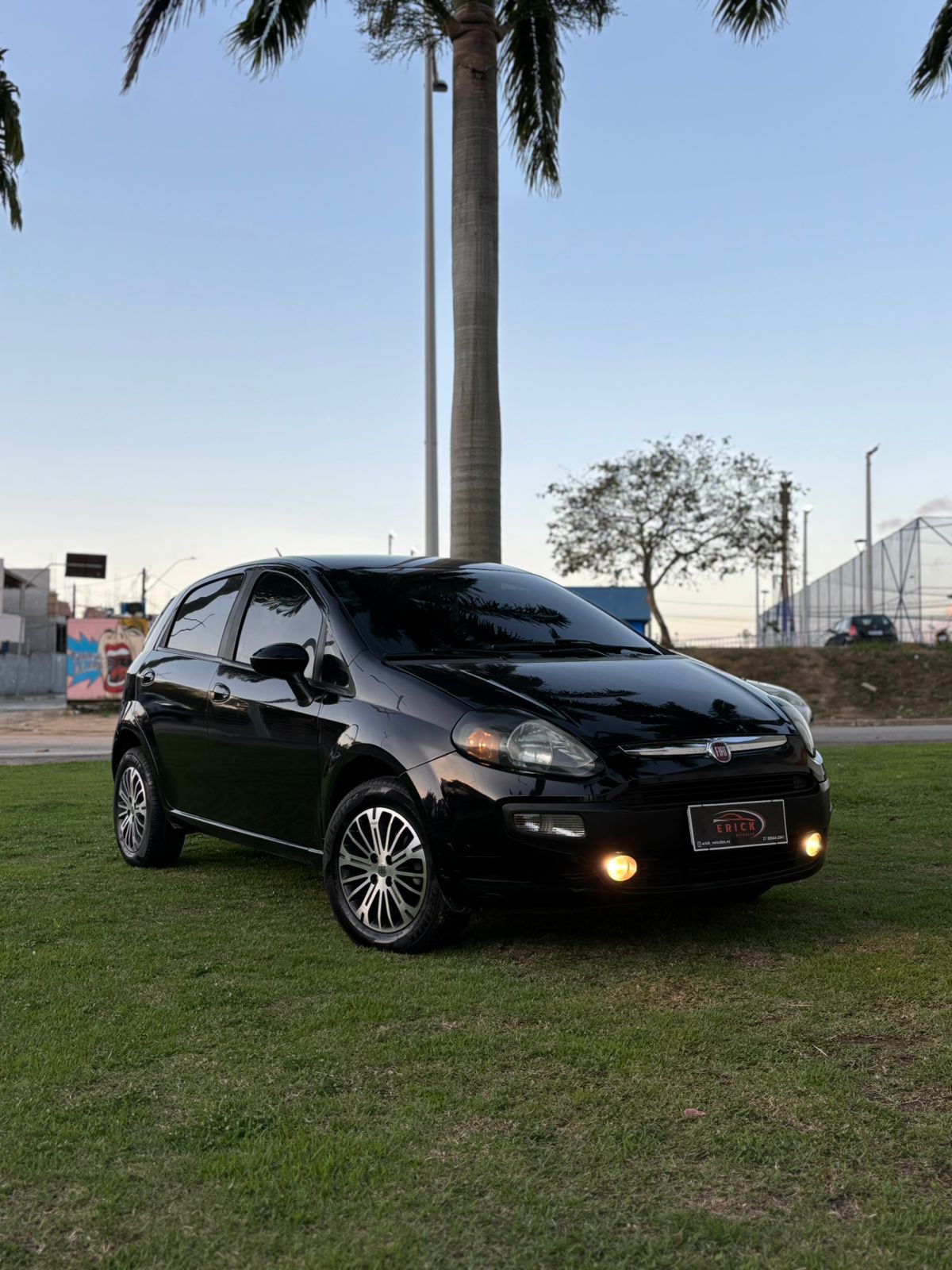 FIAT PUNTO ATTRACTIVE 1.4 2014-15 - PRETO