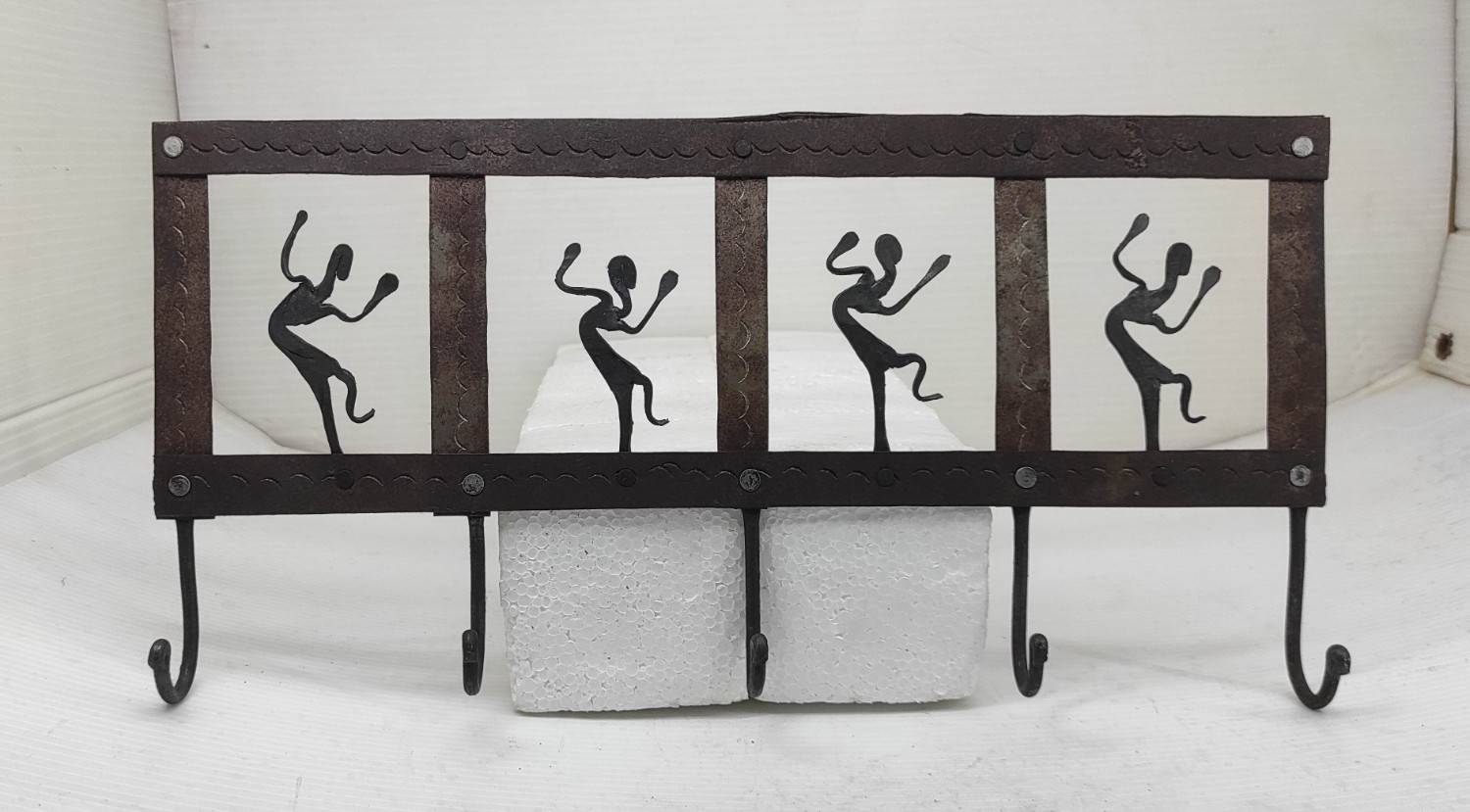 Iron Key Rack – Handmade Artistic Organizer
