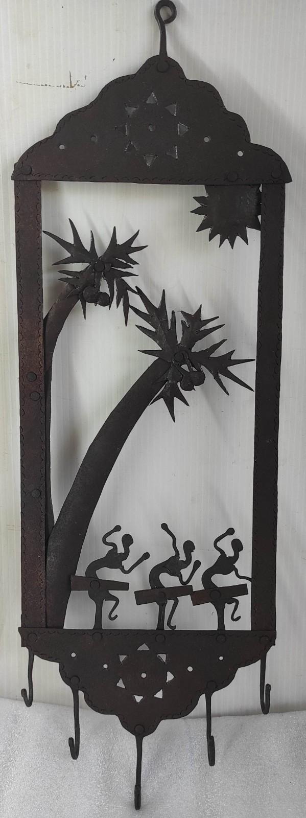 Iron Key Hanger – Tree with 3 Figures Design