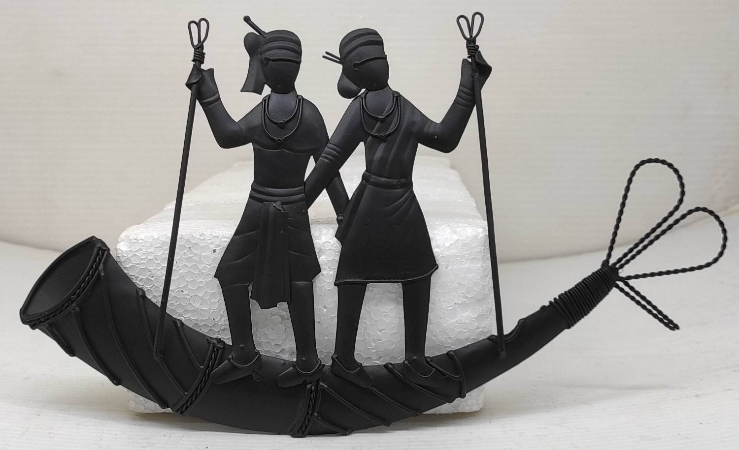Iron Musical Wall Art – Figures on Traditional Instrument
