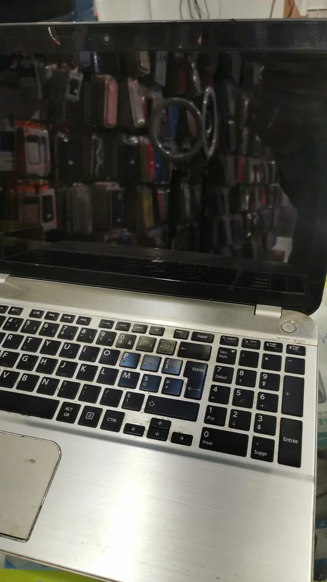 Portátil Toshiba P50-B-113 i7/8Gb ddr3/1Tb averiado