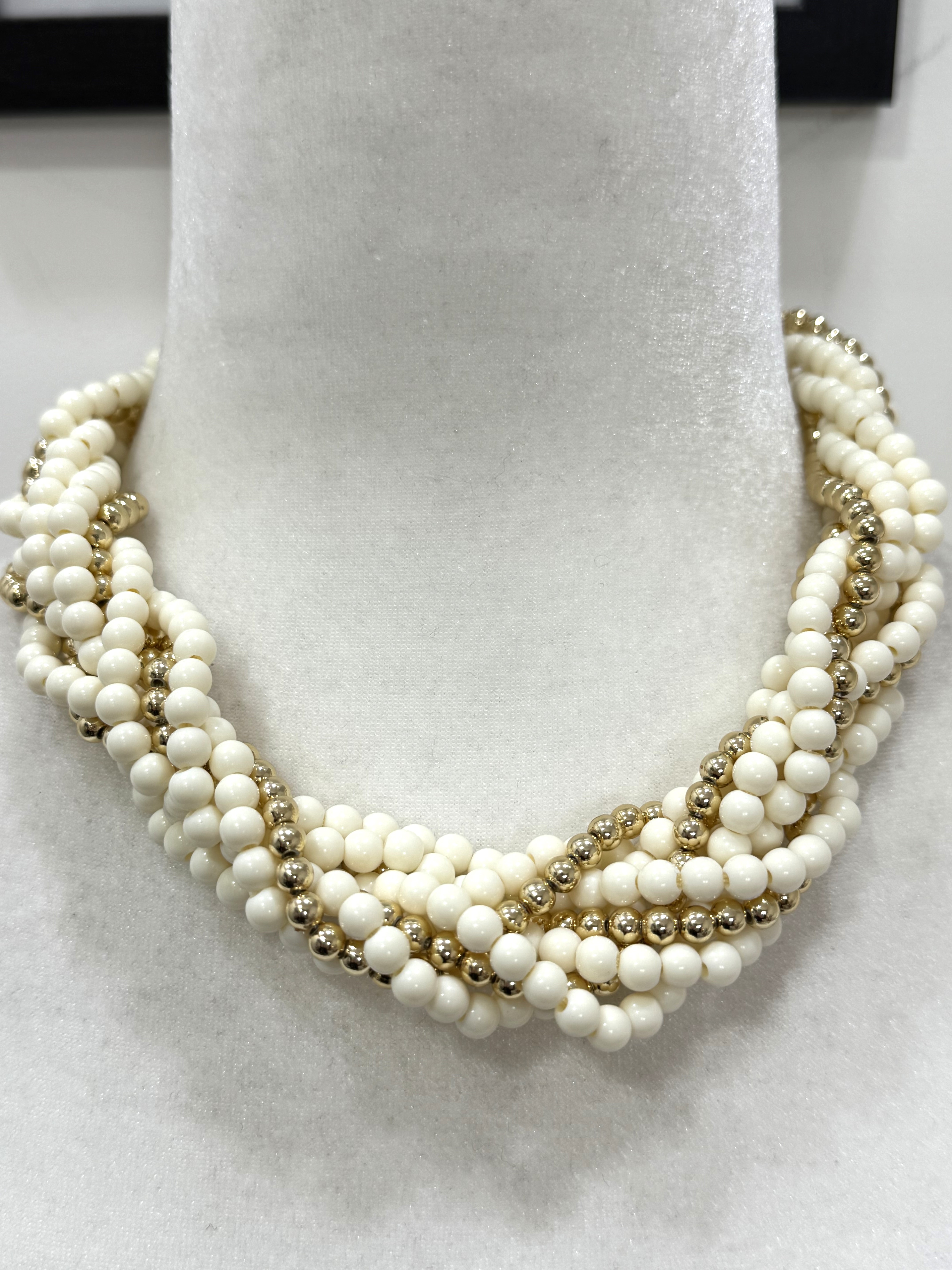 Collar trenzado
