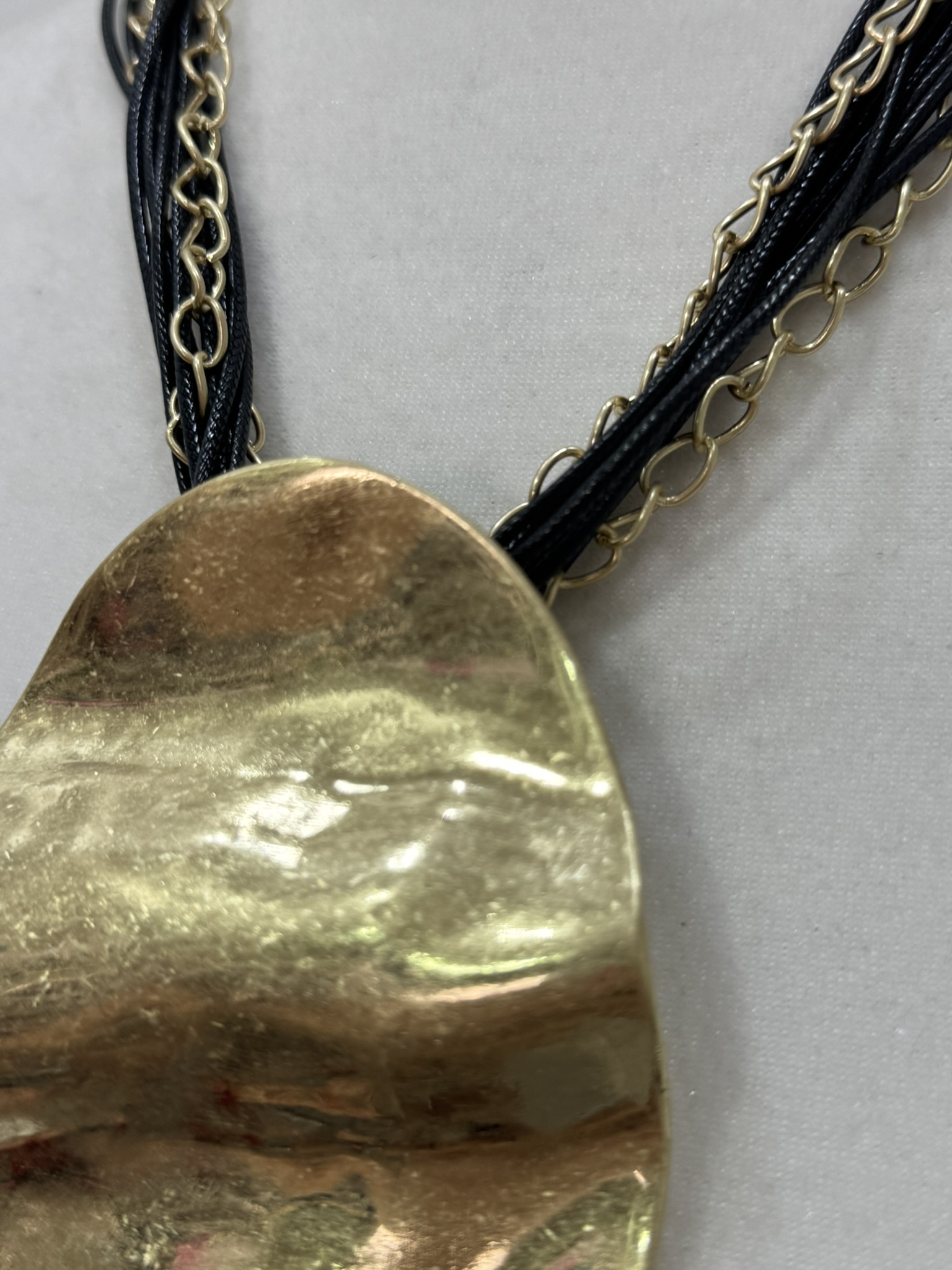 Collar ovalado