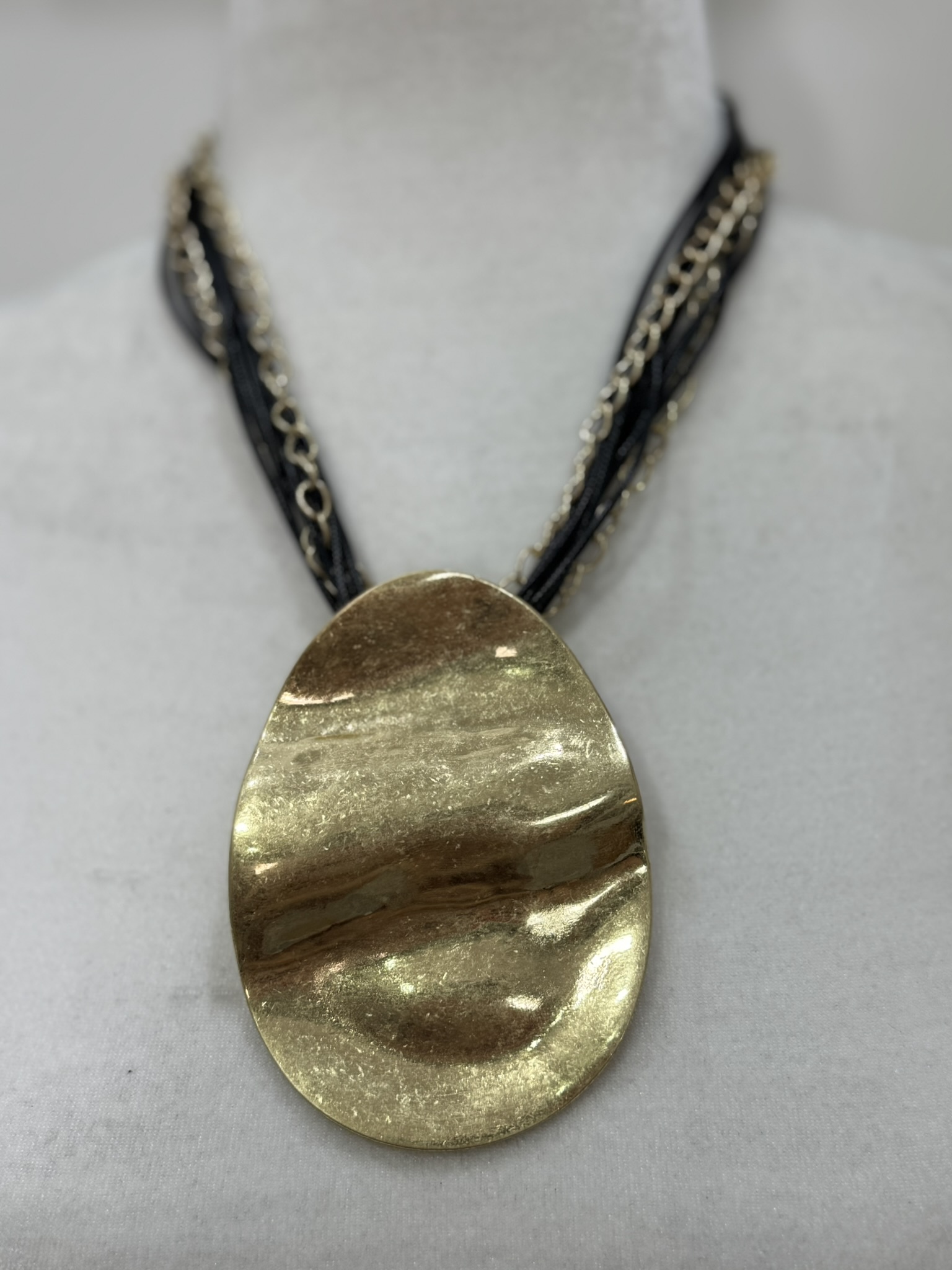 Collar ovalado