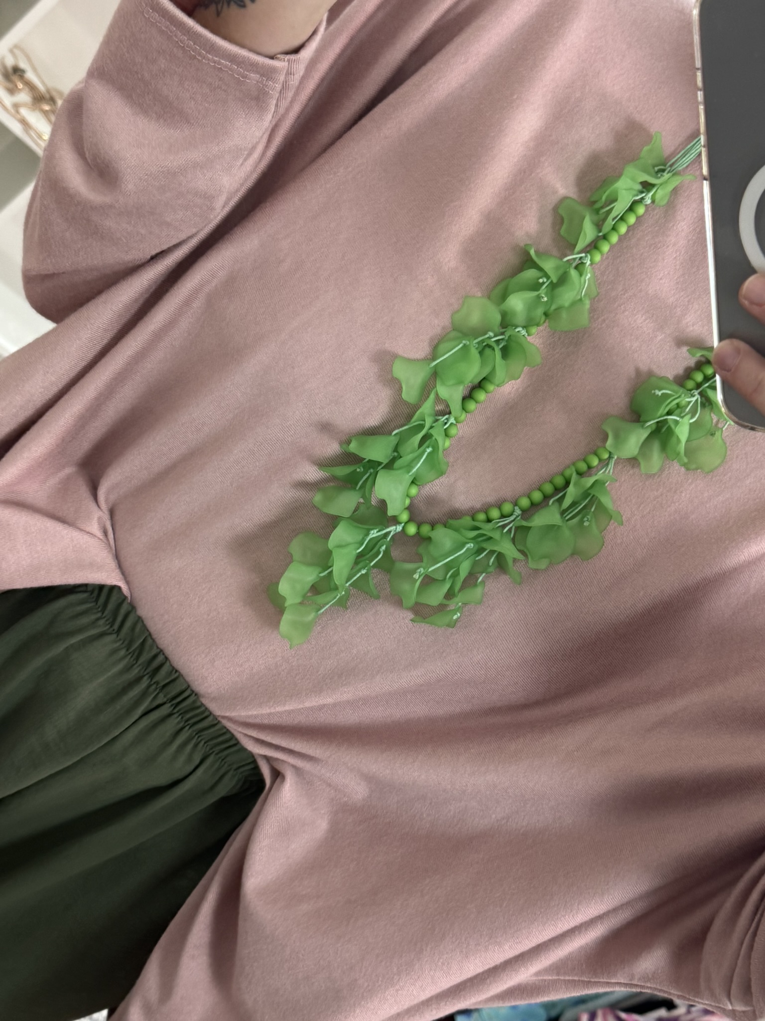 Collar flores verdes
