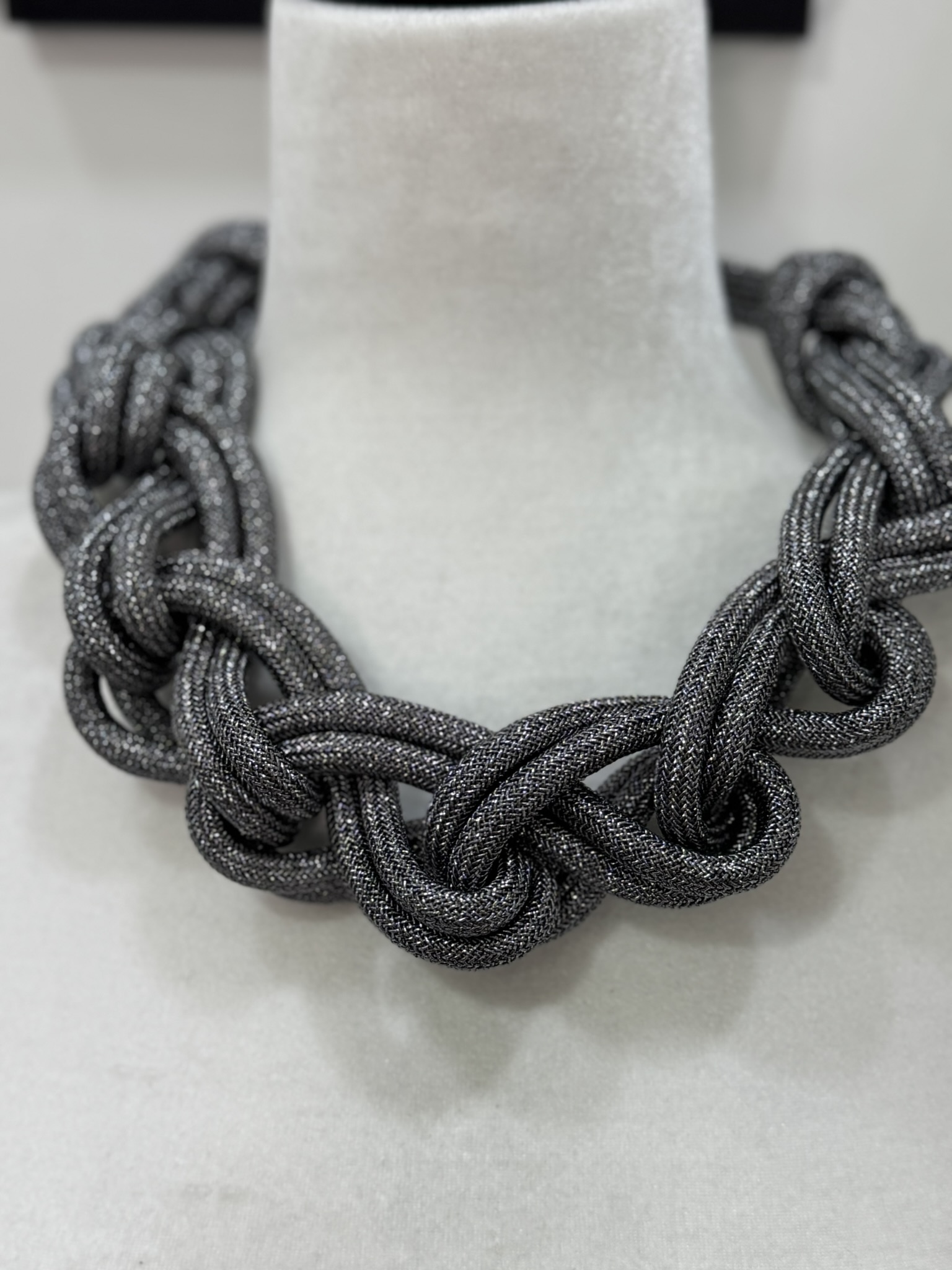 Collar engomado