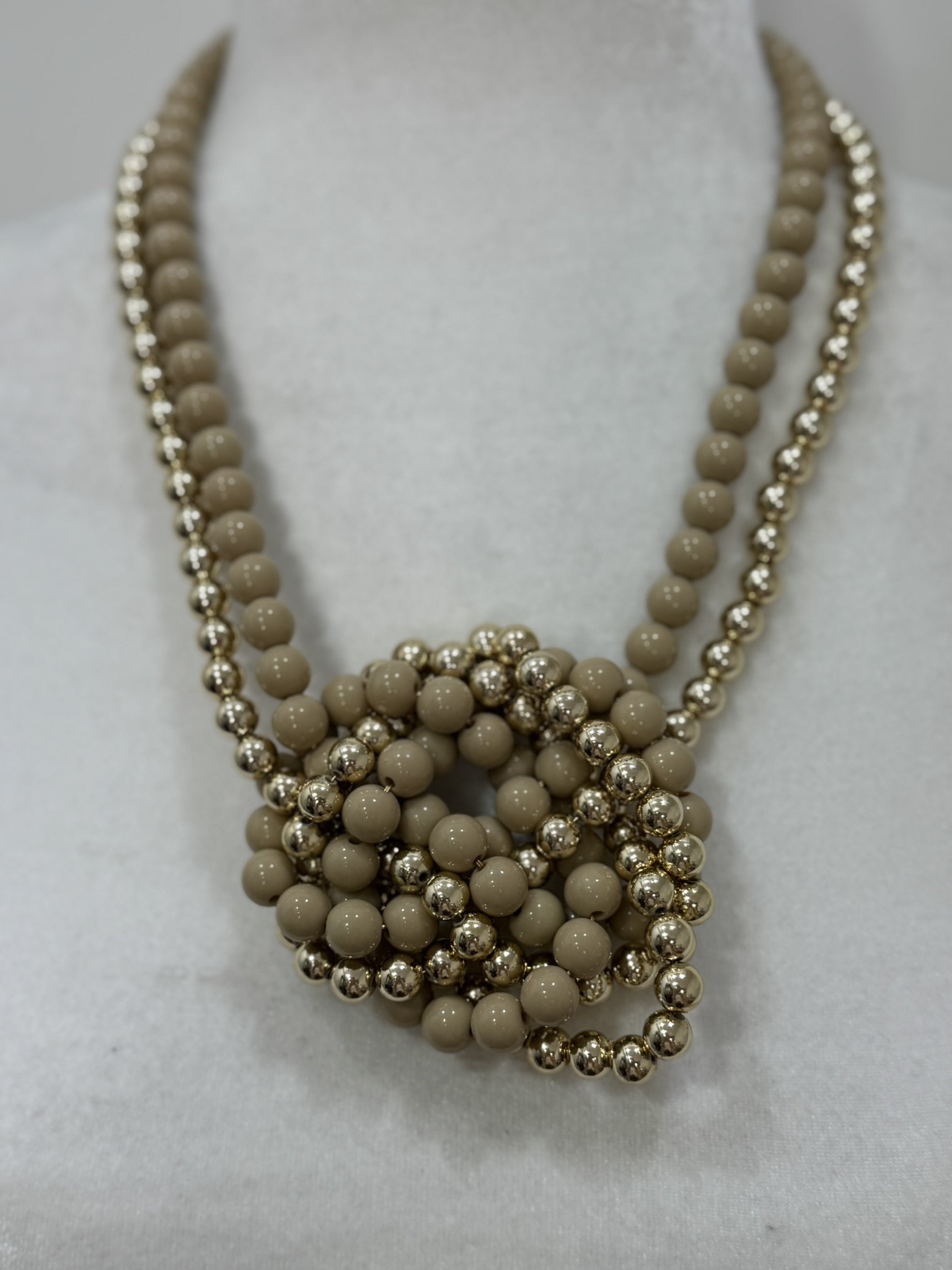 Collar nudo beige