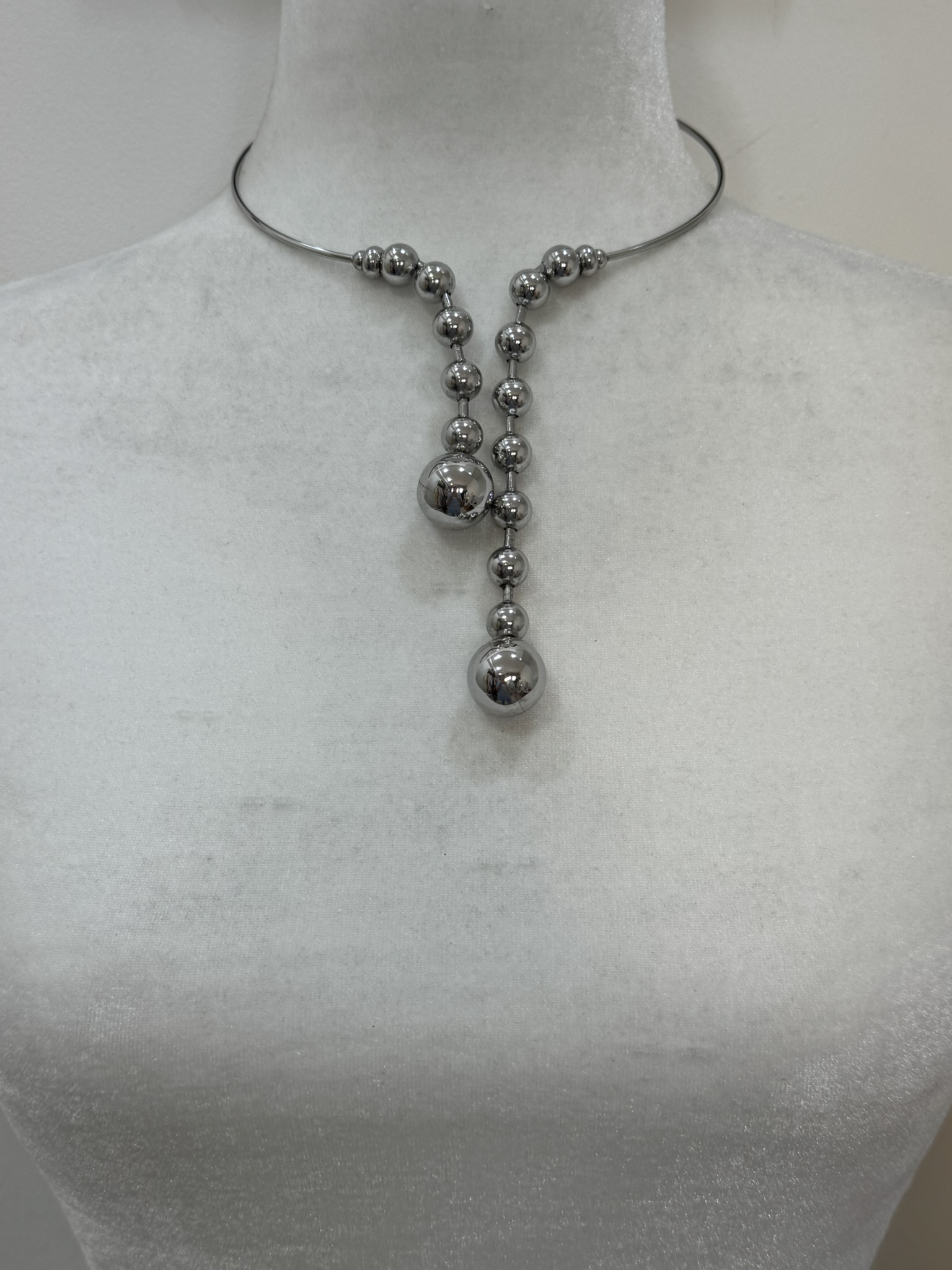 Collar bolas dos alturas
