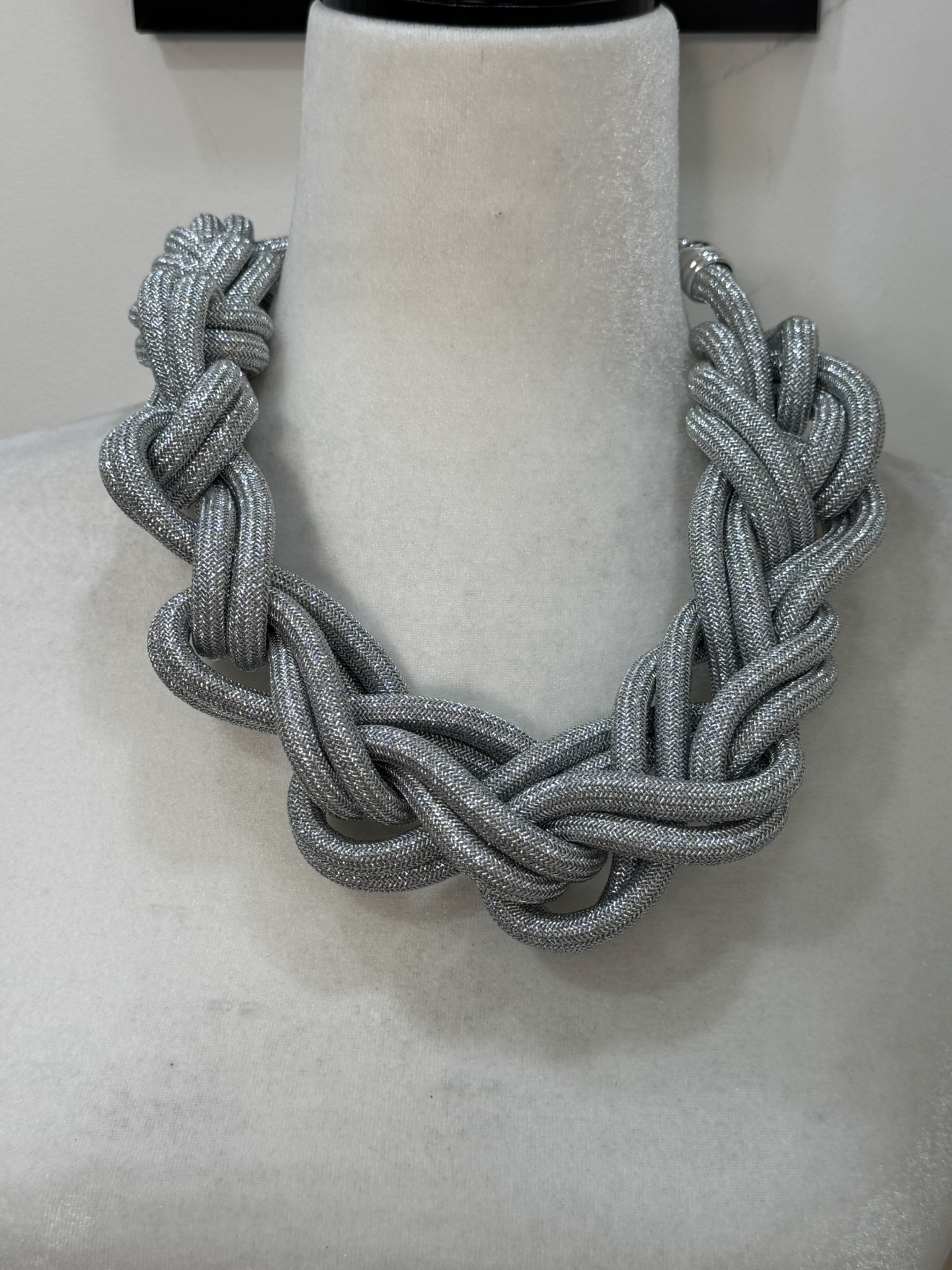 Collar engomado