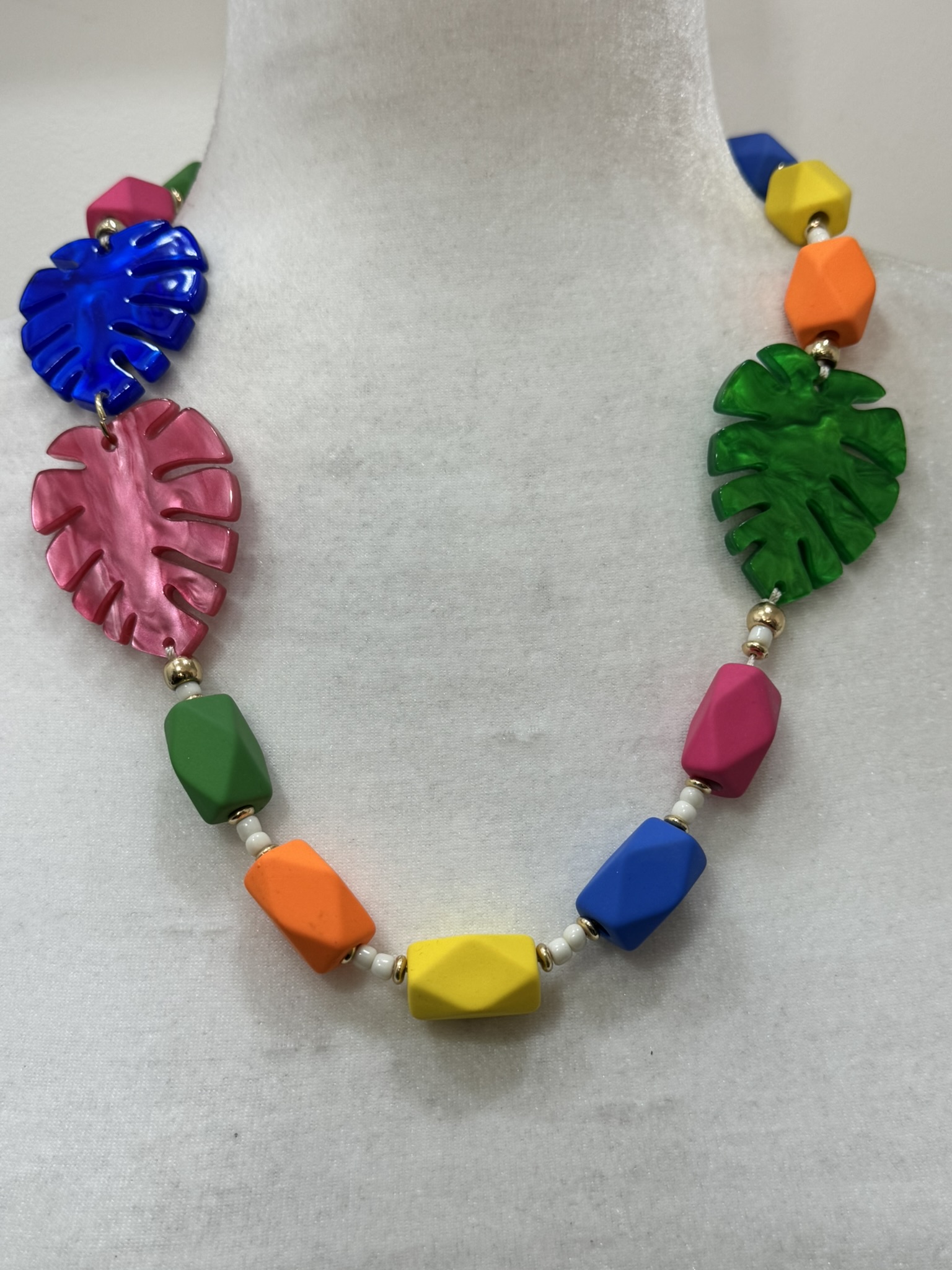 Collar hojas de colores