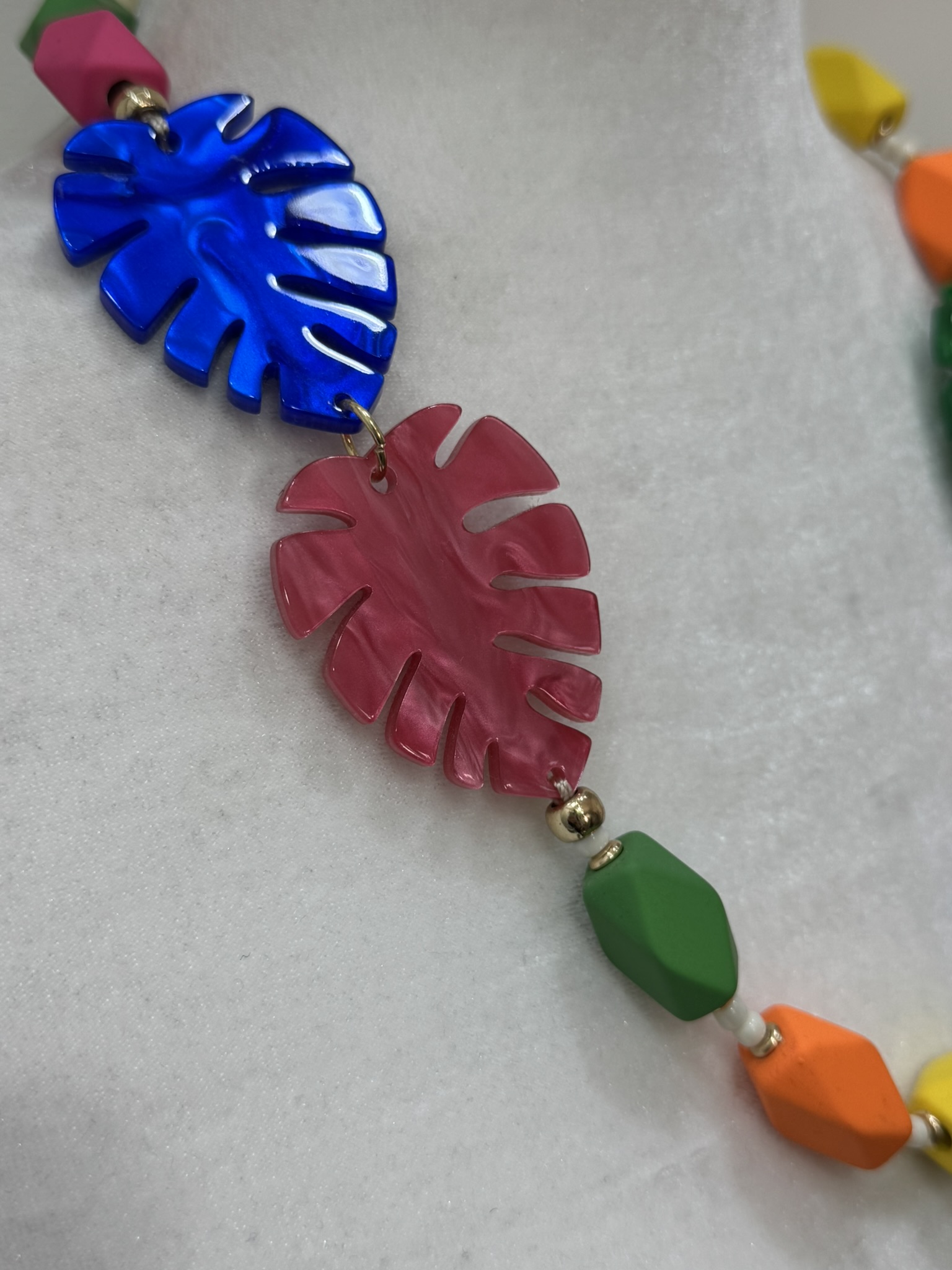 Collar hojas de colores