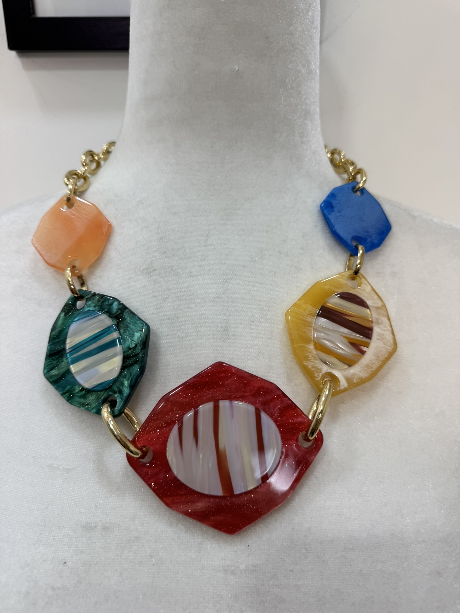 Collar colores resina
